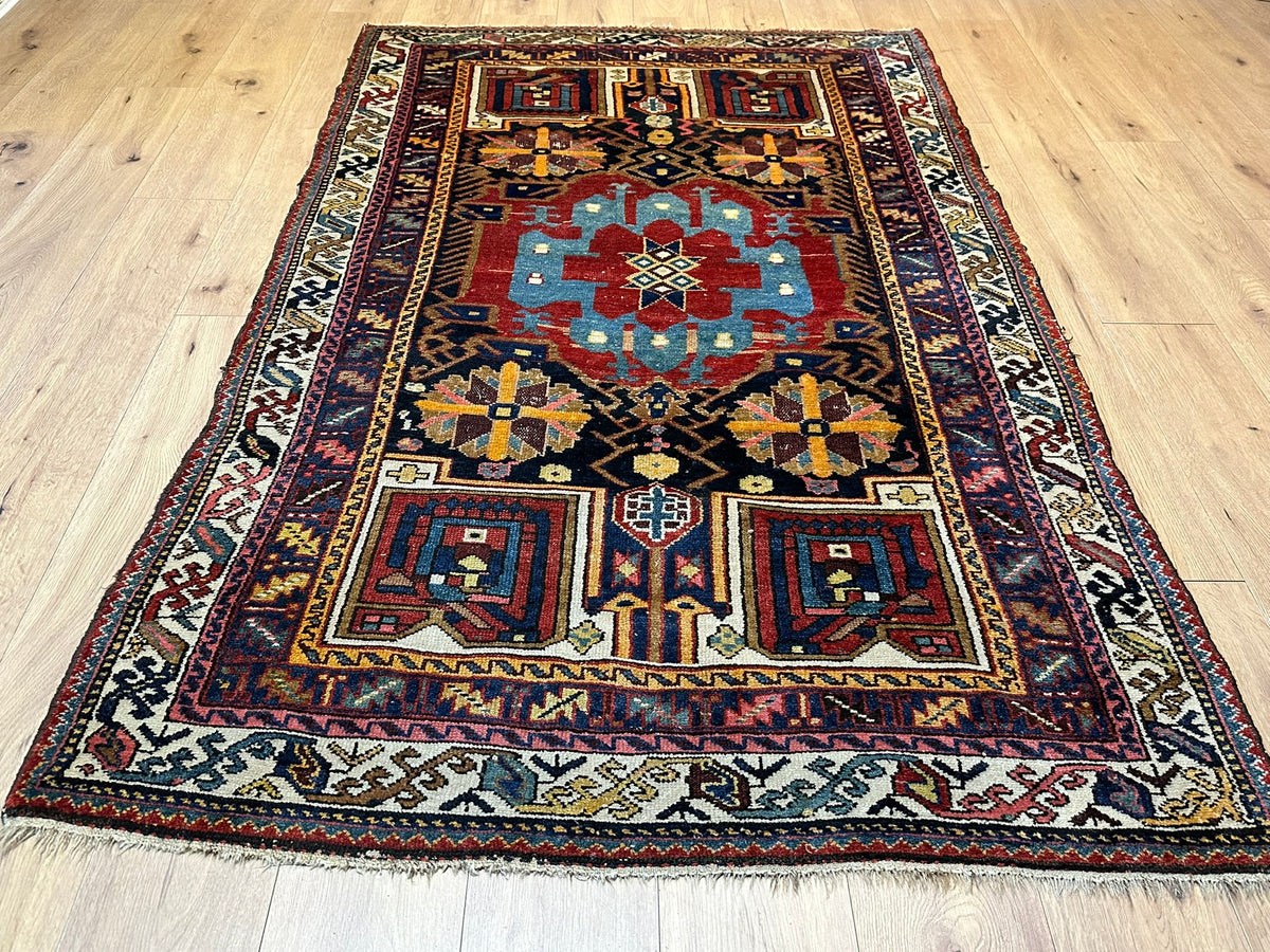 Antiker Orientteppich handgeknüpft Bachtiar Wolle 215x135 cm