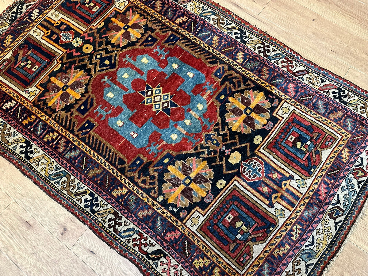 Antiker Orientteppich handgeknüpft Bachtiar Wolle 215x135 cm