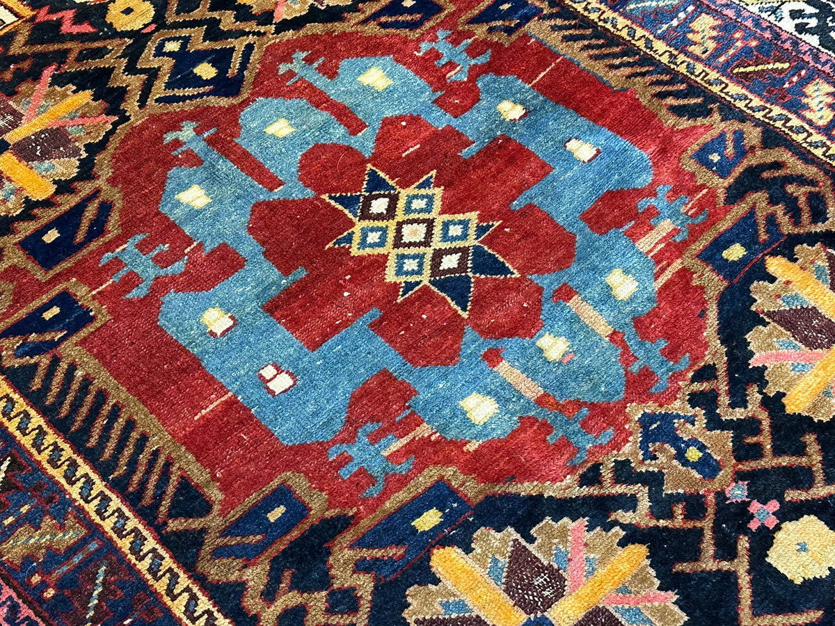 Antiker Orientteppich handgeknüpft Bachtiar Wolle 215x135 cm