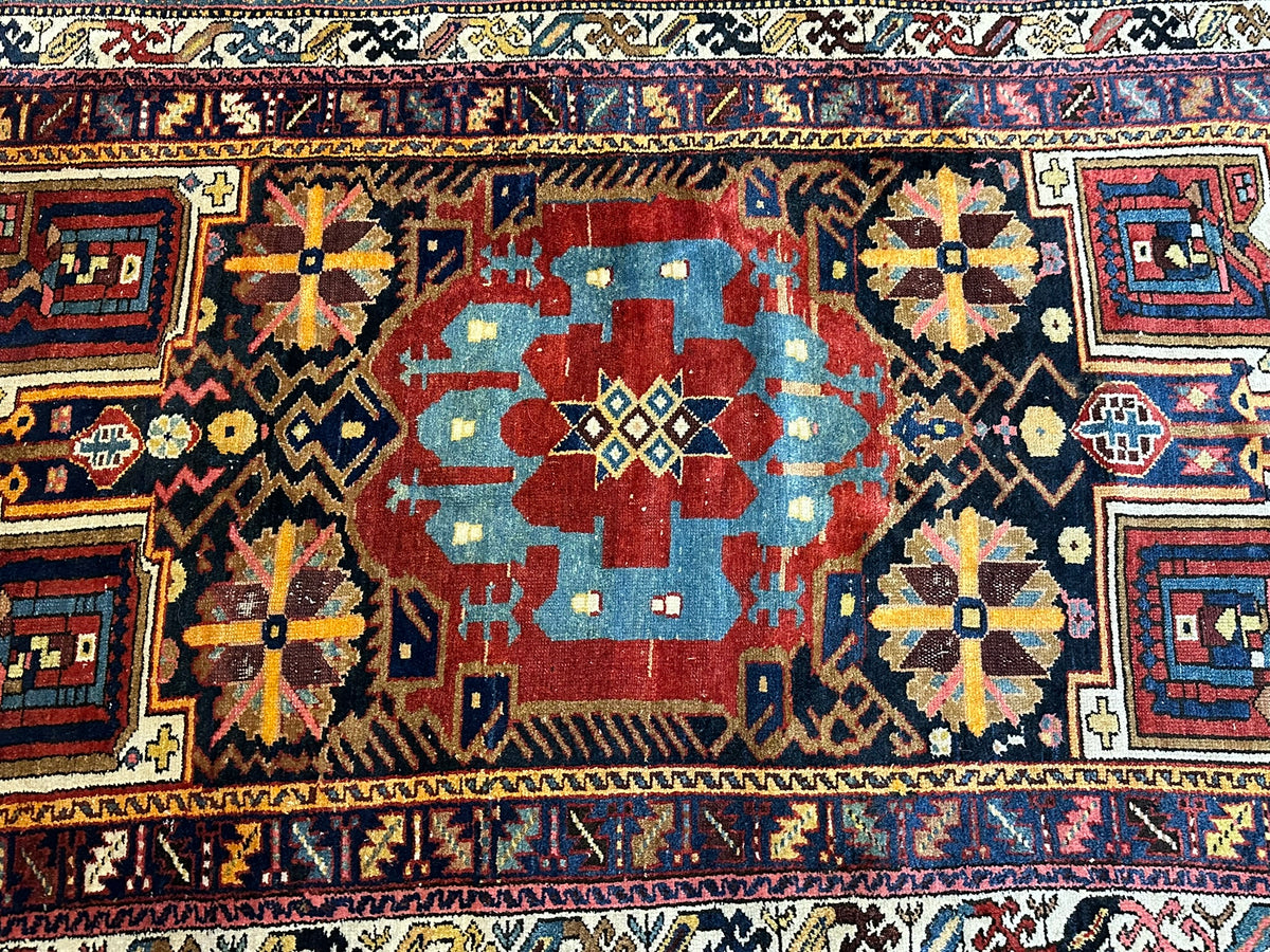Antiker Orientteppich handgeknüpft Bachtiar Wolle 215x135 cm