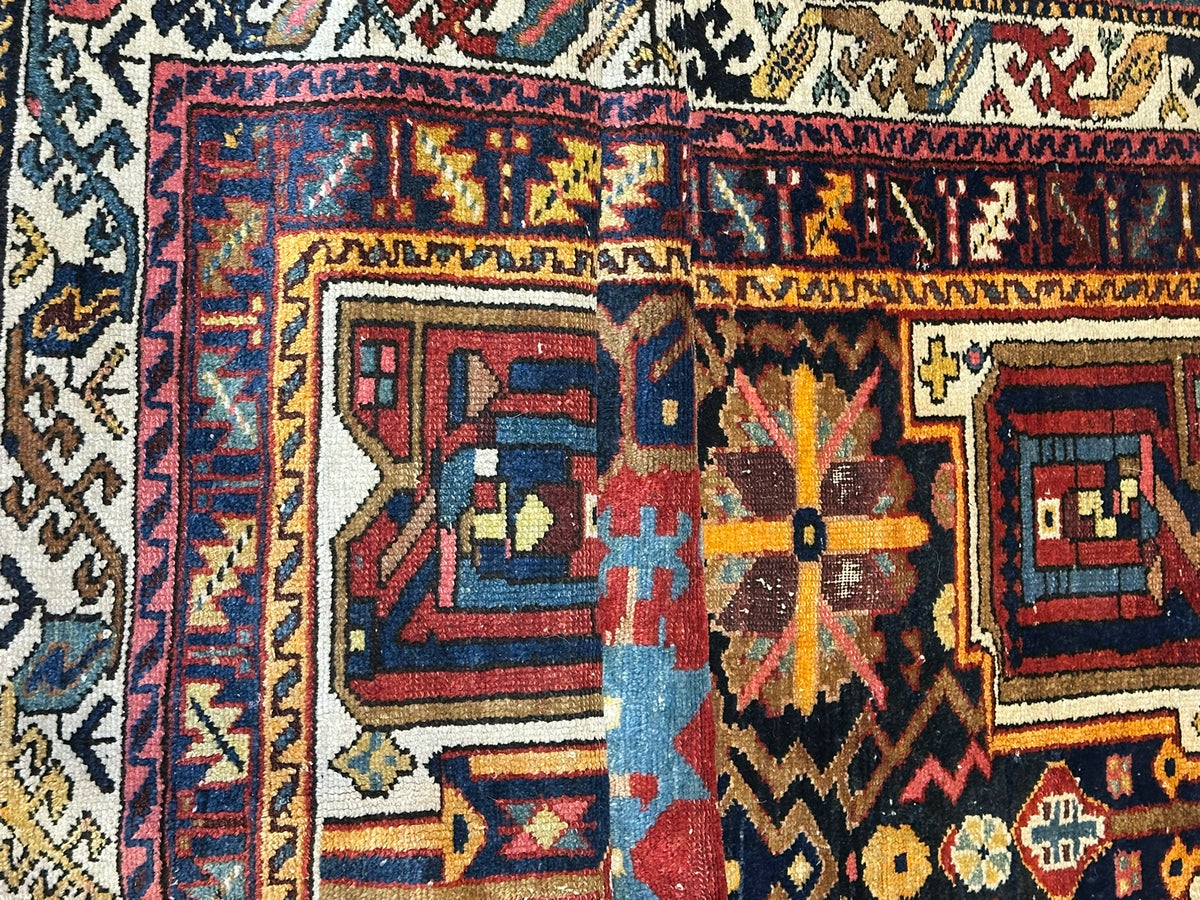 Antiker Orientteppich handgeknüpft Bachtiar Wolle 215x135 cm