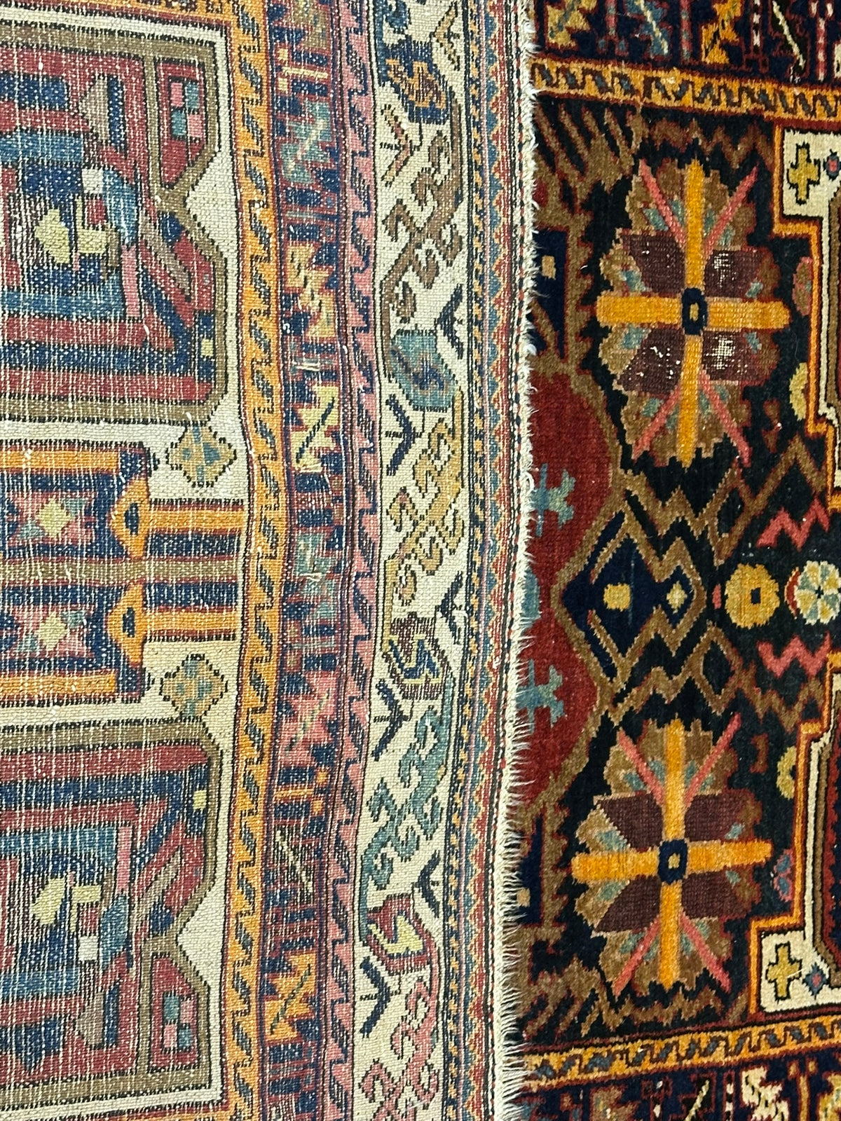 Antiker Orientteppich handgeknüpft Bachtiar Wolle 215x135 cm