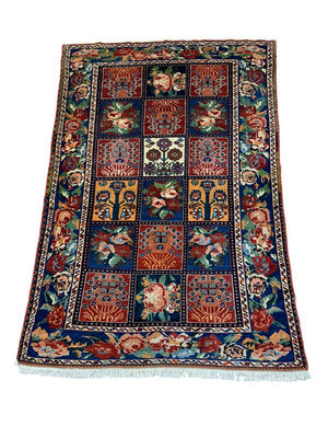 Antik Orientteppich handgeknüpft Bachtiar Felder  195x135 cm