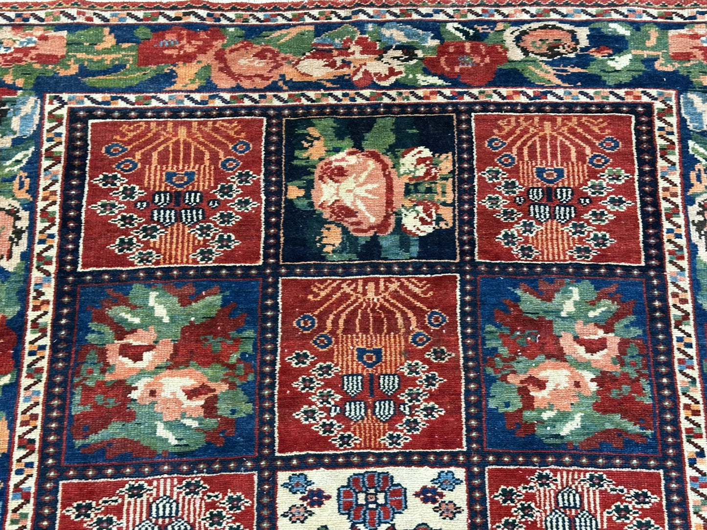 Antik Orientteppich handgeknüpft Bachtiar Felder  195x135 cm