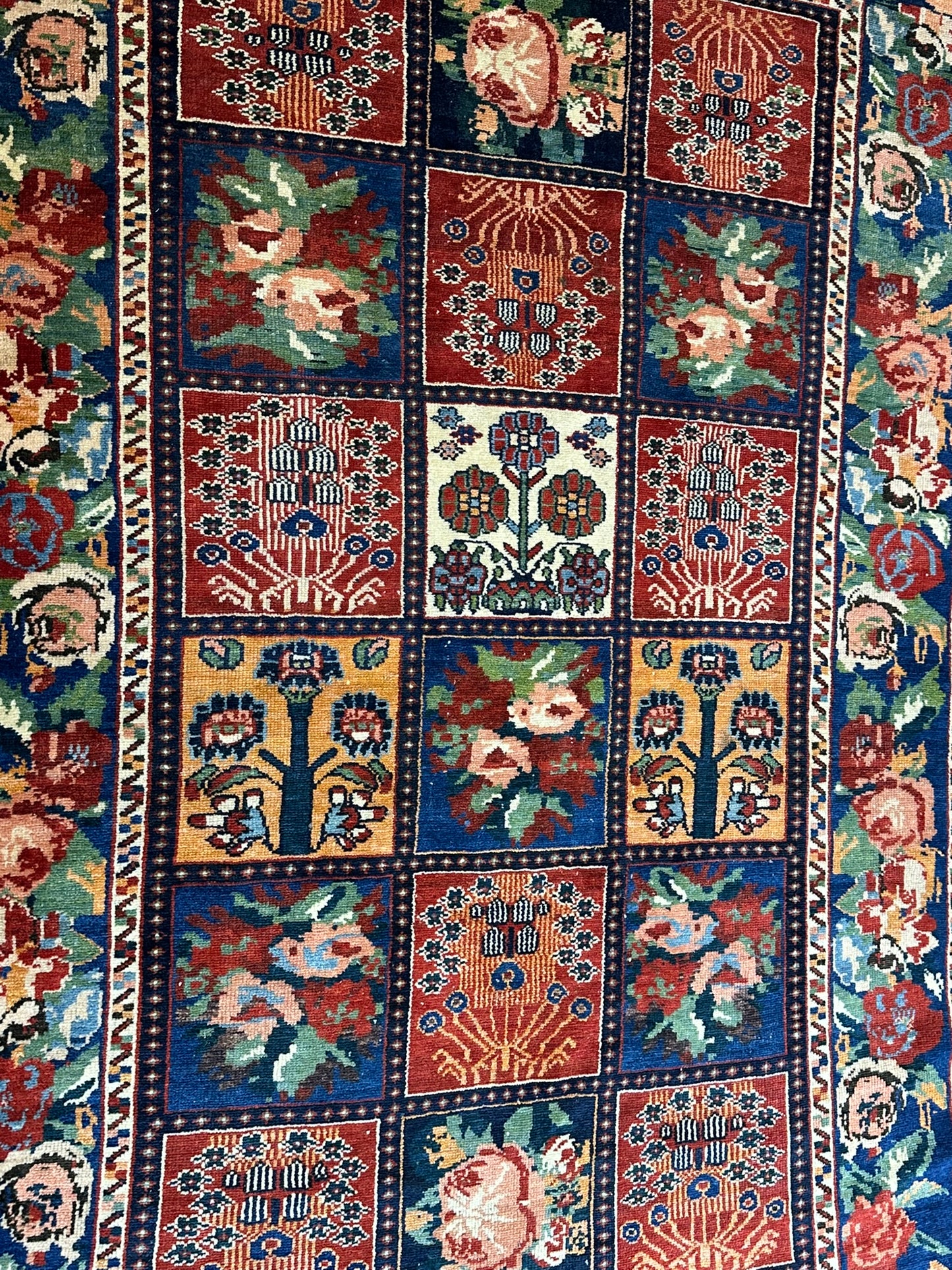 Antik Orientteppich handgeknüpft Bachtiar Felder  195x135 cm