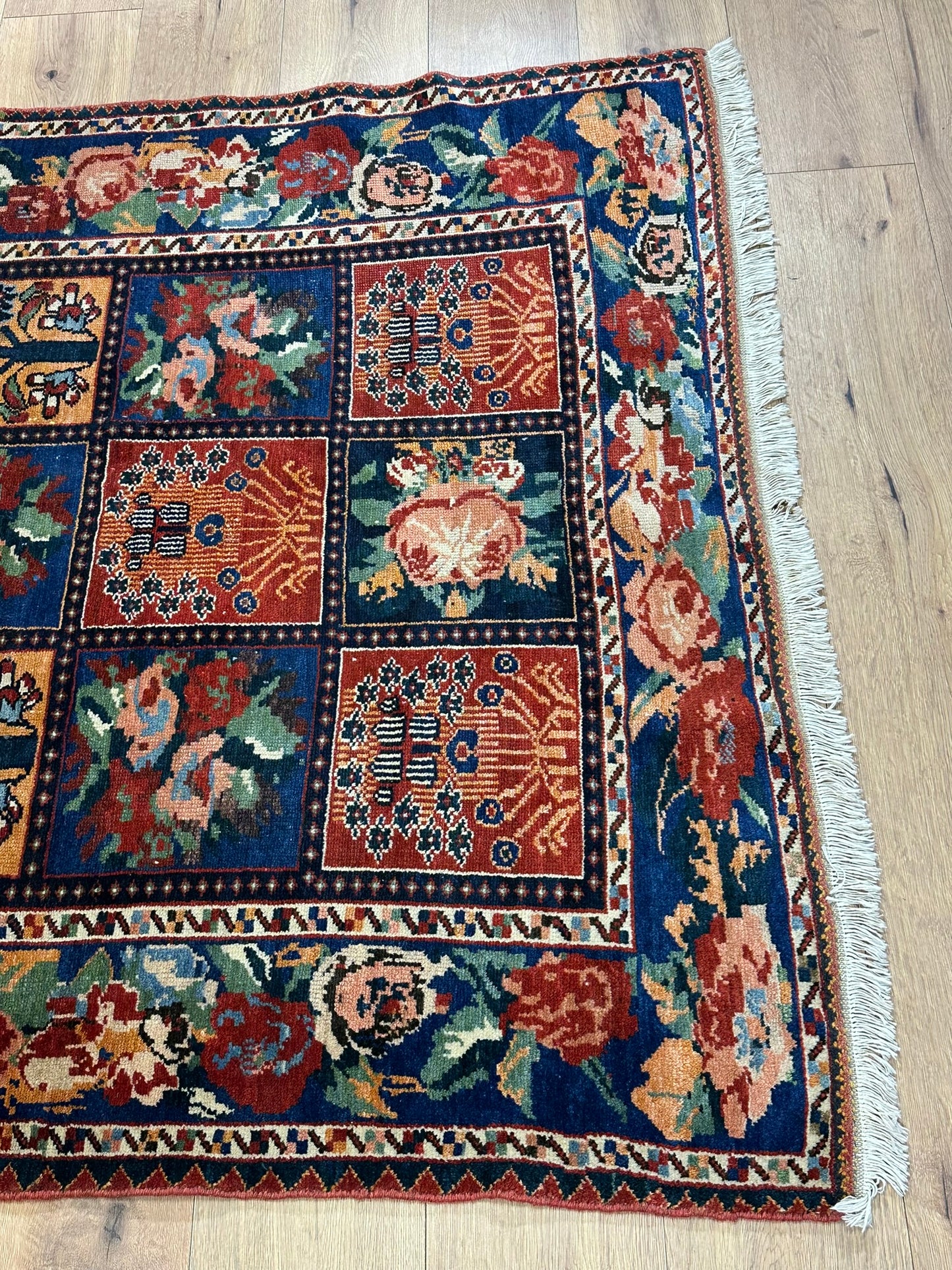 Antik Orientteppich handgeknüpft Bachtiar Felder  195x135 cm