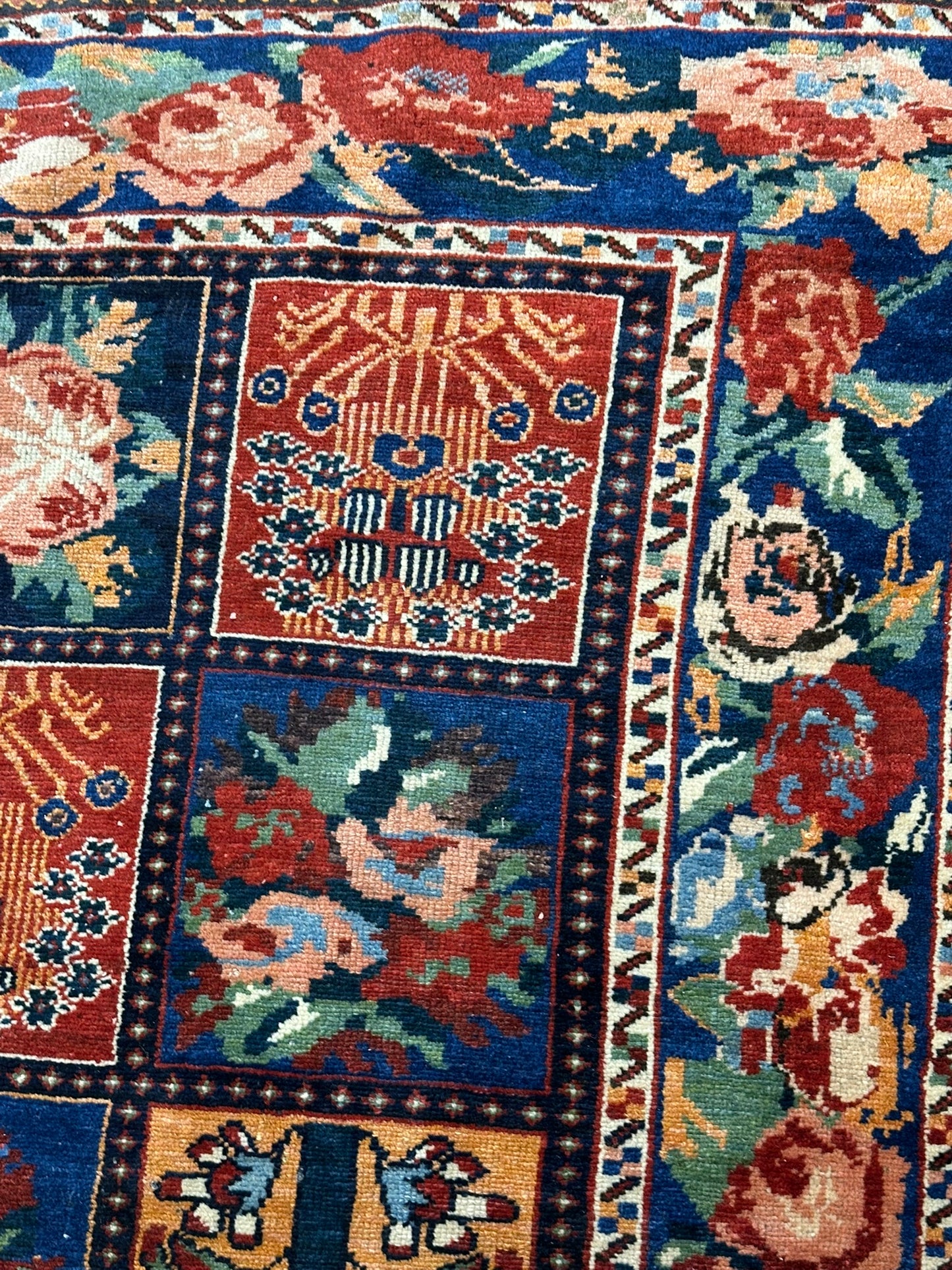 Antik Orientteppich handgeknüpft Bachtiar Felder  195x135 cm