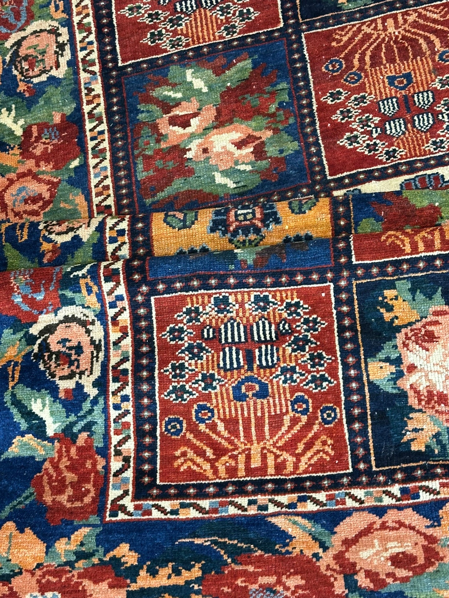 Antik Orientteppich handgeknüpft Bachtiar Felder  195x135 cm