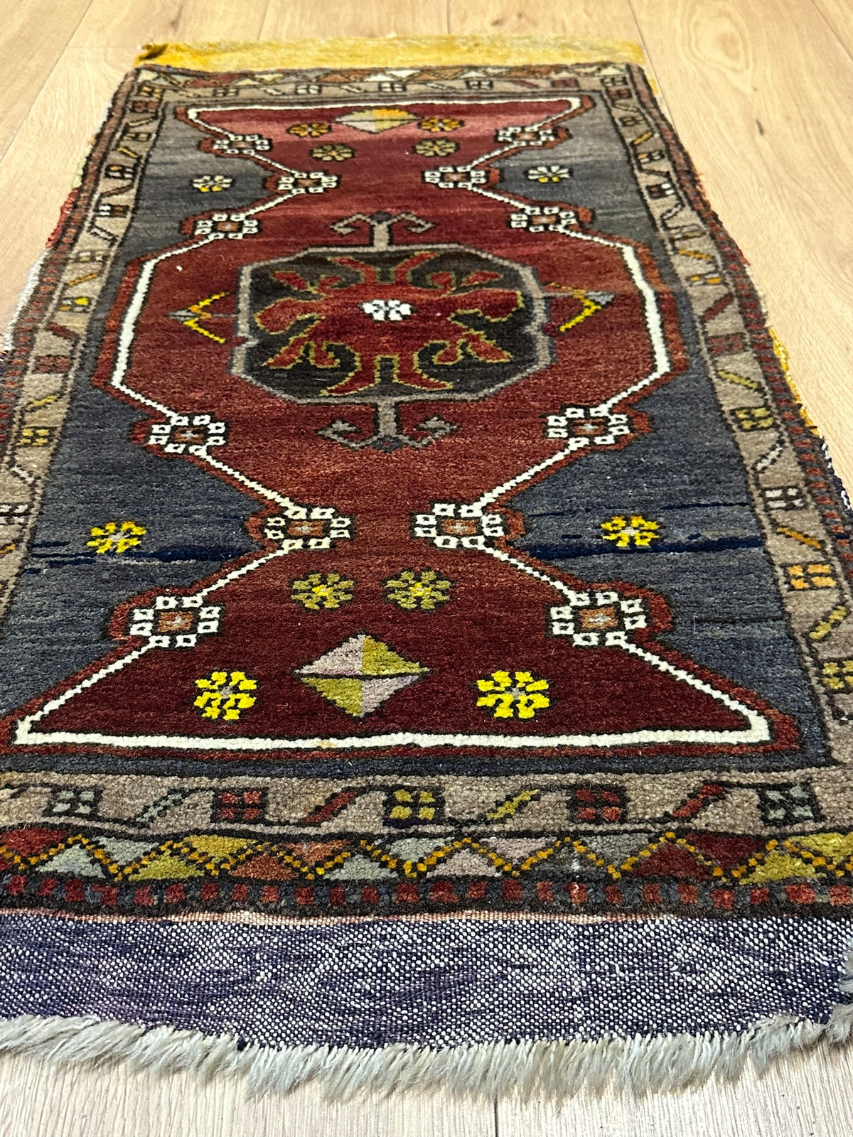 Antiker Orientteppich handgeknüpft Türkei Yahali 100 x 50 cm