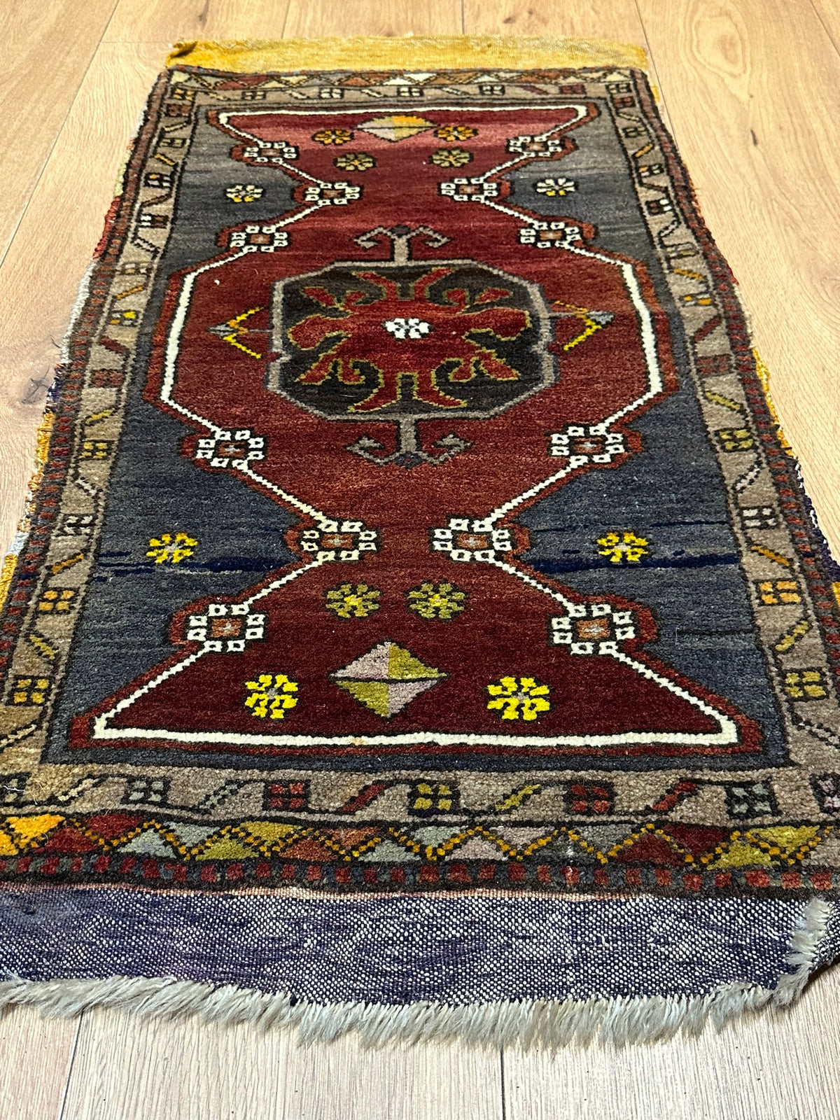 Antiker Orientteppich handgeknüpft Türkei Yahali 100 x 50 cm