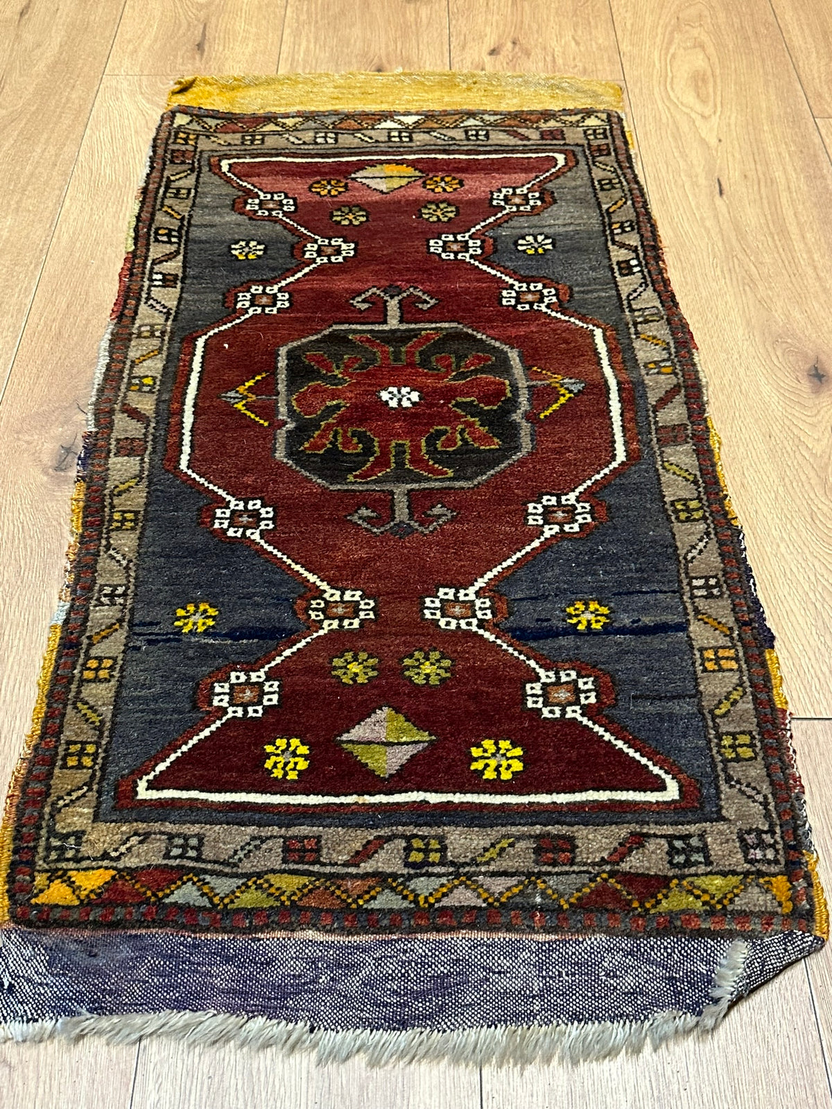 Antiker Orientteppich handgeknüpft Türkei Yahali 100 x 50 cm