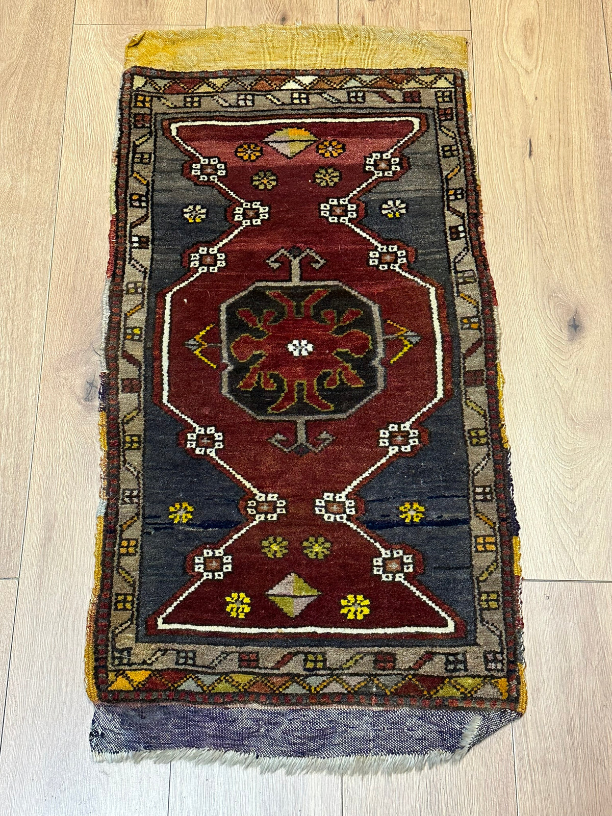 Antiker Orientteppich handgeknüpft Türkei Yahali 100 x 50 cm