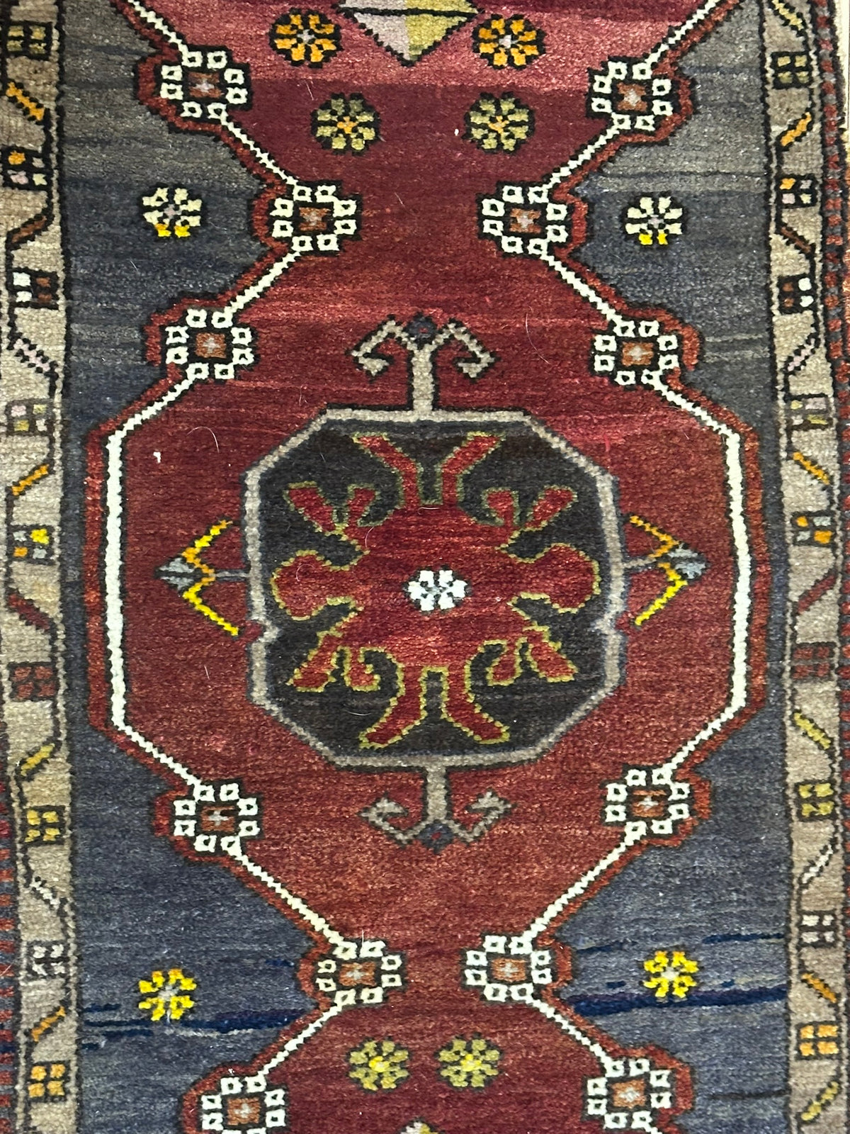 Antiker Orientteppich handgeknüpft Türkei Yahali 100 x 50 cm