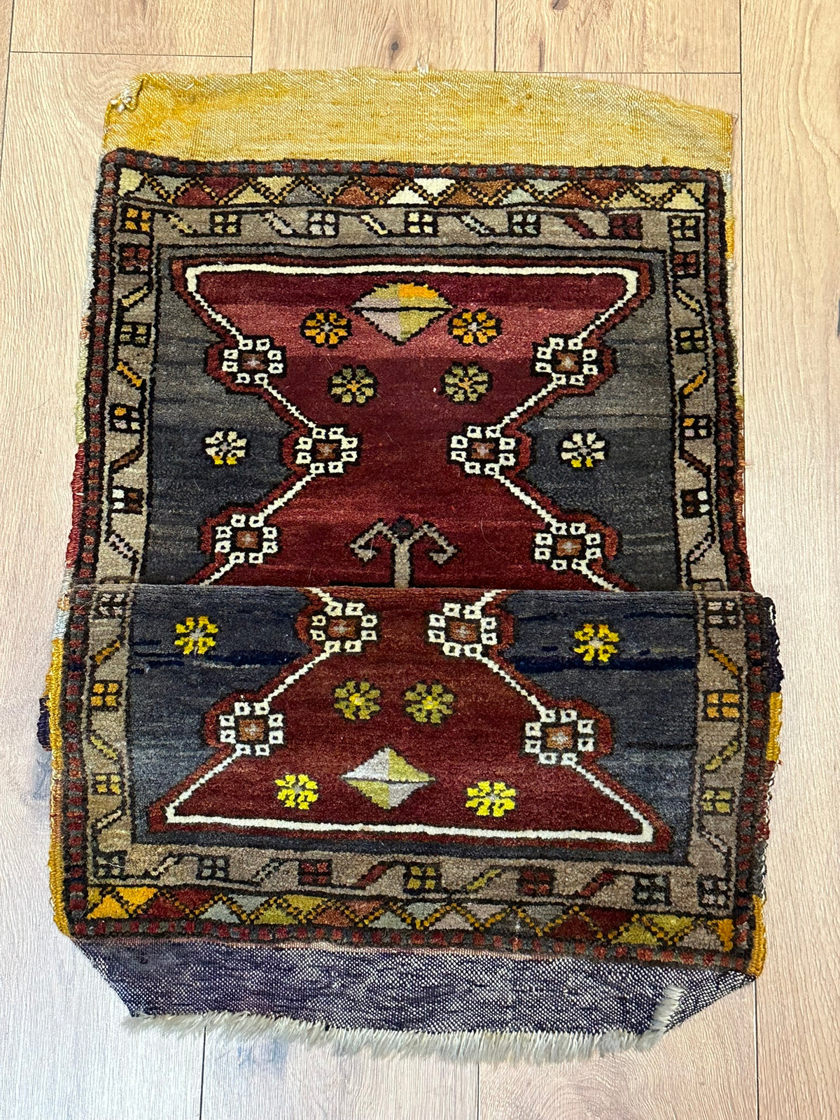 Antiker Orientteppich handgeknüpft Türkei Yahali 100 x 50 cm