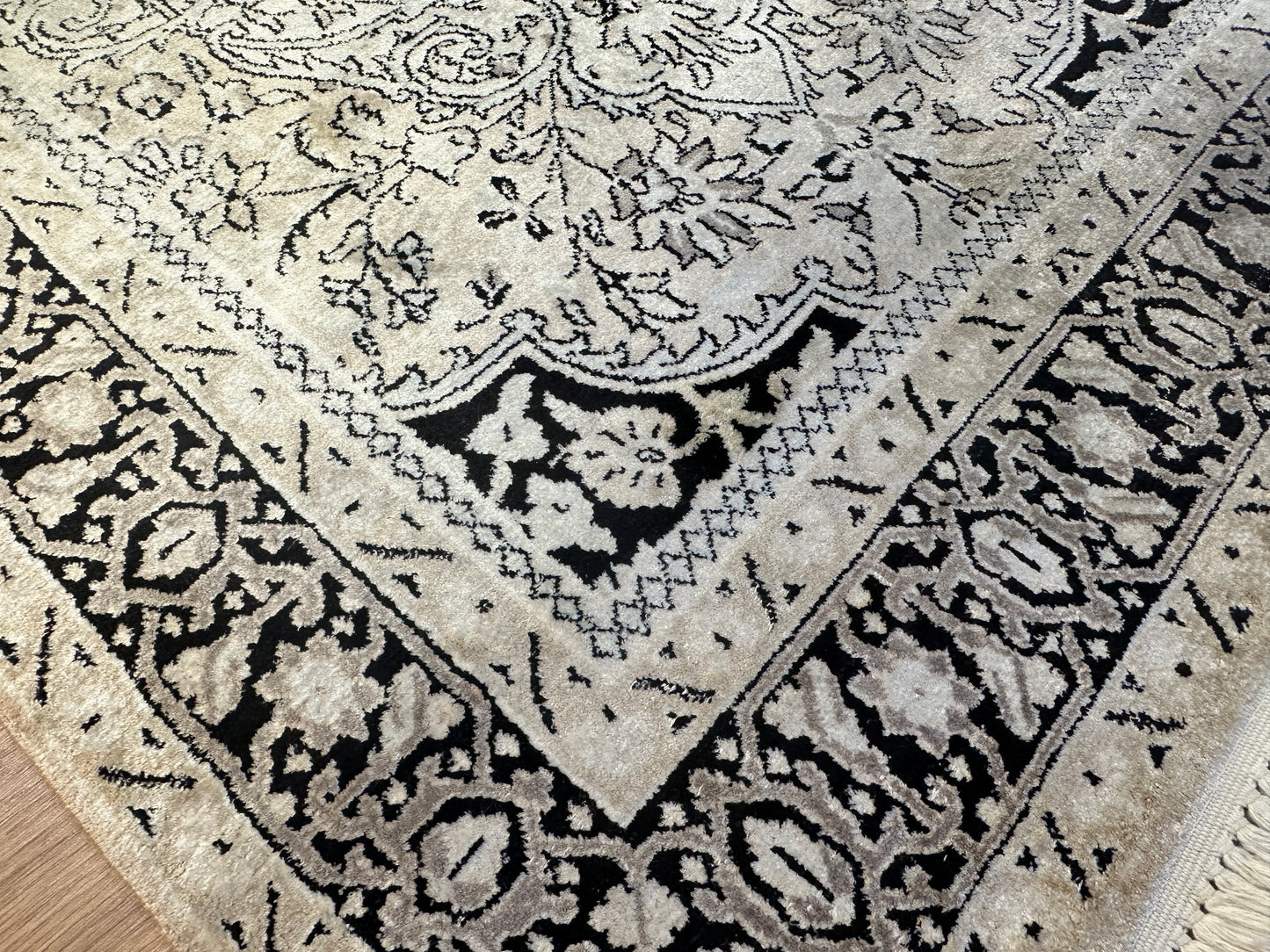 Handgeknüpfter Orientteppich - Kaschmir Seide Ghoum Medaillon 155x95 cm