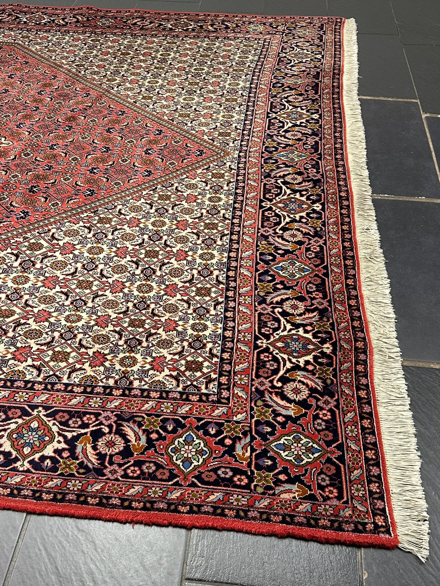 Orientteppich handgeknüpft 355x243 cm Bidjar Korkwolle