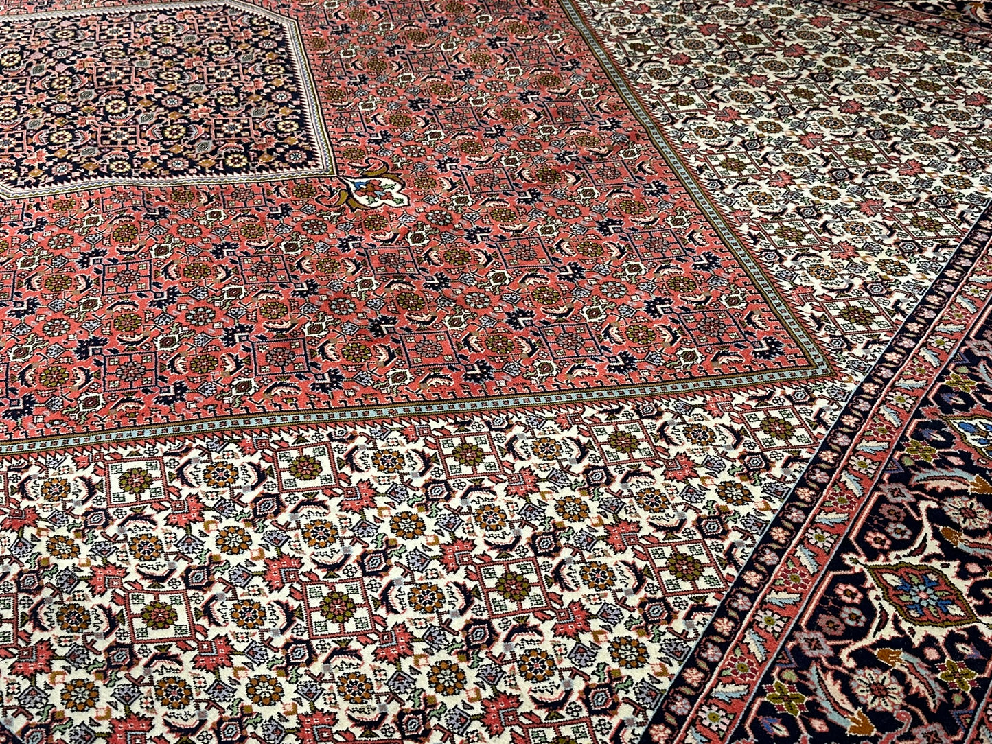 Orientteppich handgeknüpft 355x243 cm Bidjar Korkwolle