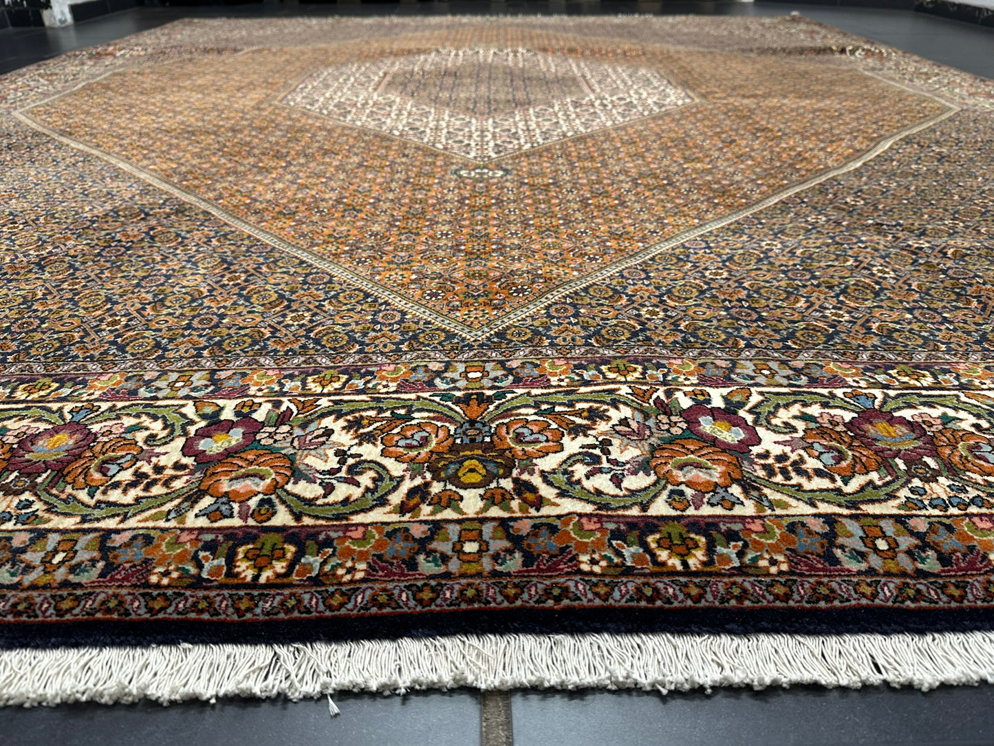 Orientteppich handgeknüpft 390x294 cm Bidjar Korkwolle