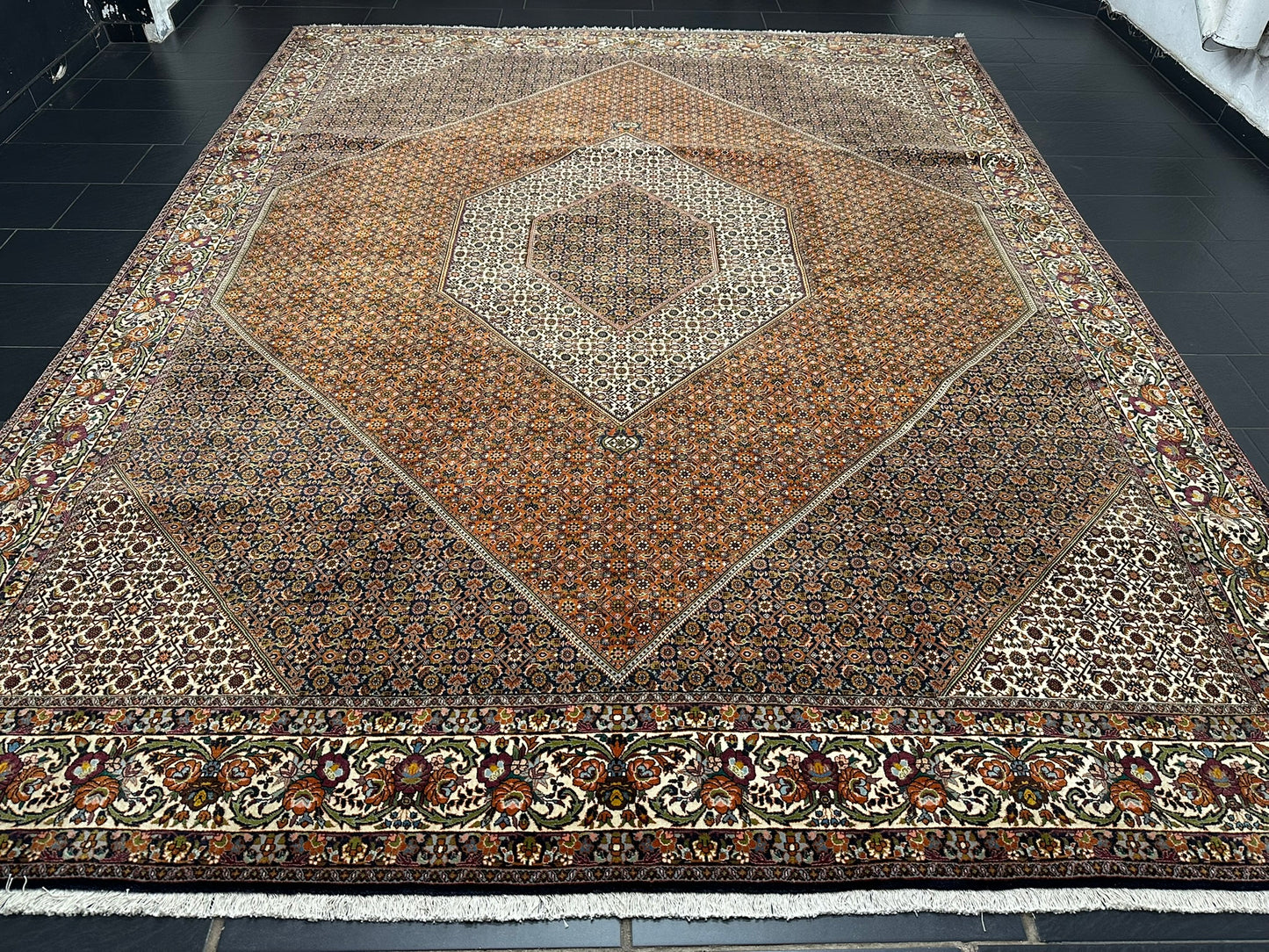 Orientteppich handgeknüpft 390x294 cm Bidjar Korkwolle