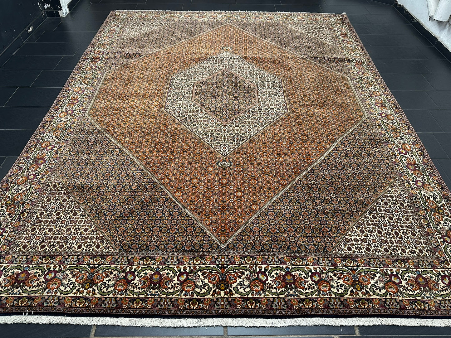 Orientteppich handgeknüpft 390x294 cm Bidjar Korkwolle