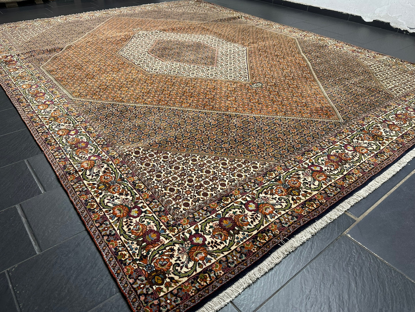 Orientteppich handgeknüpft 390x294 cm Bidjar Korkwolle