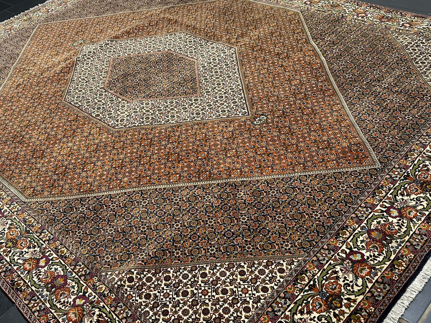 Orientteppich handgeknüpft 390x294 cm Bidjar Korkwolle