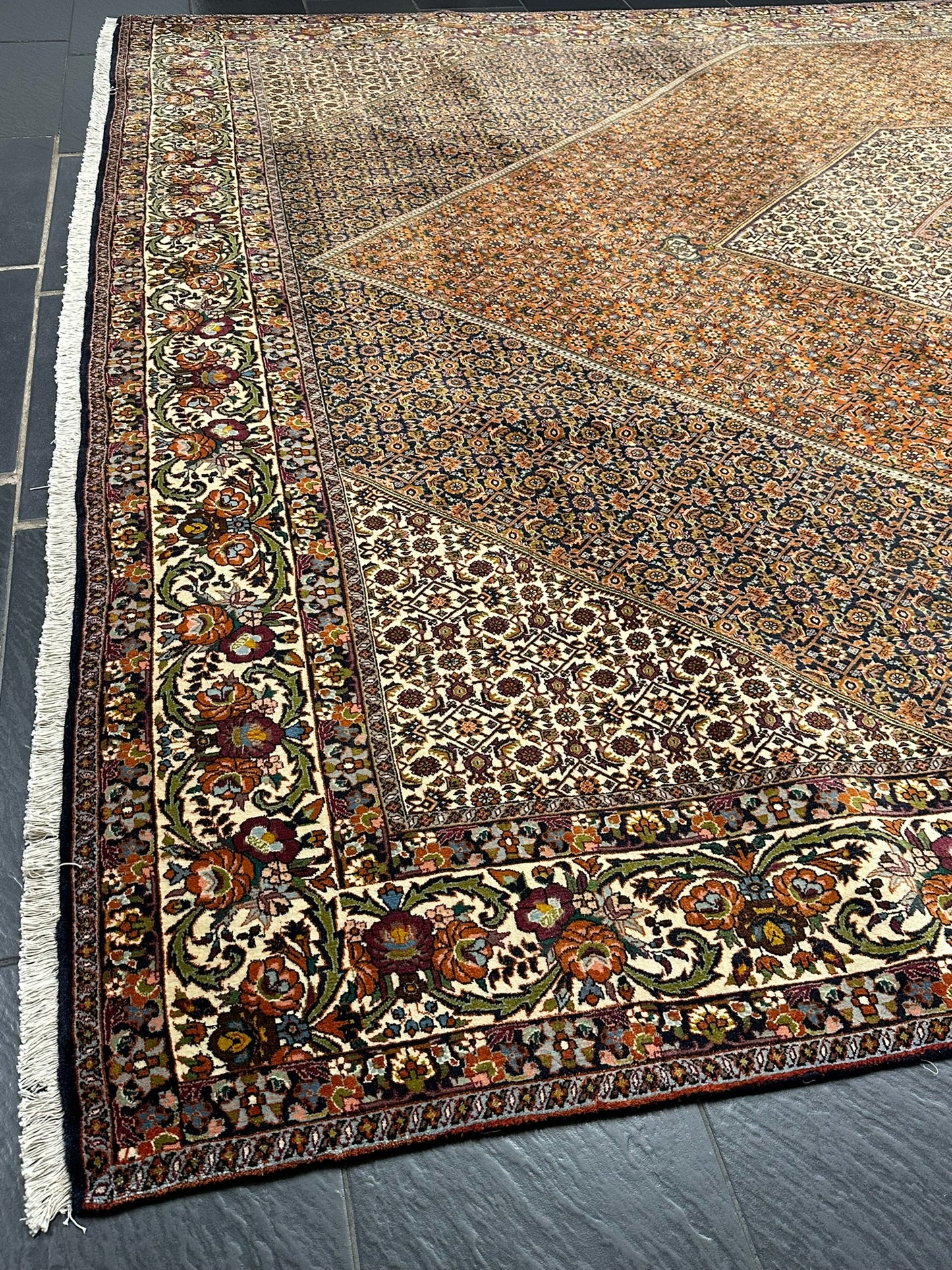 Orientteppich handgeknüpft 390x294 cm Bidjar Korkwolle