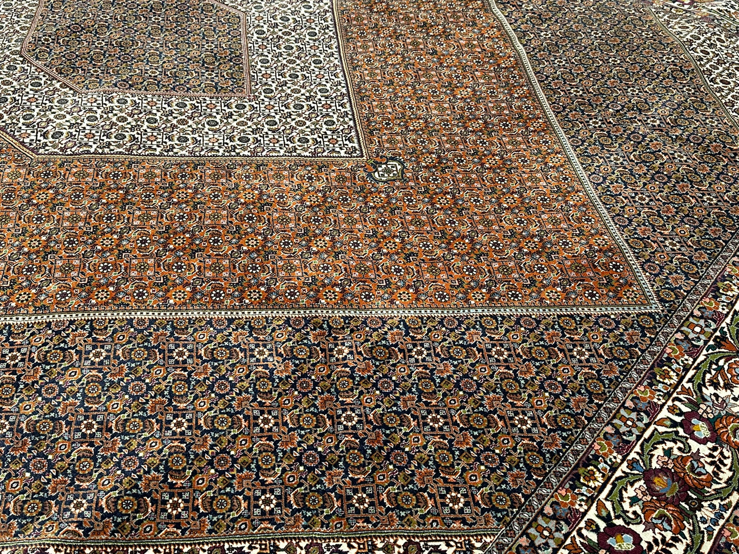 Orientteppich handgeknüpft 390x294 cm Bidjar Korkwolle
