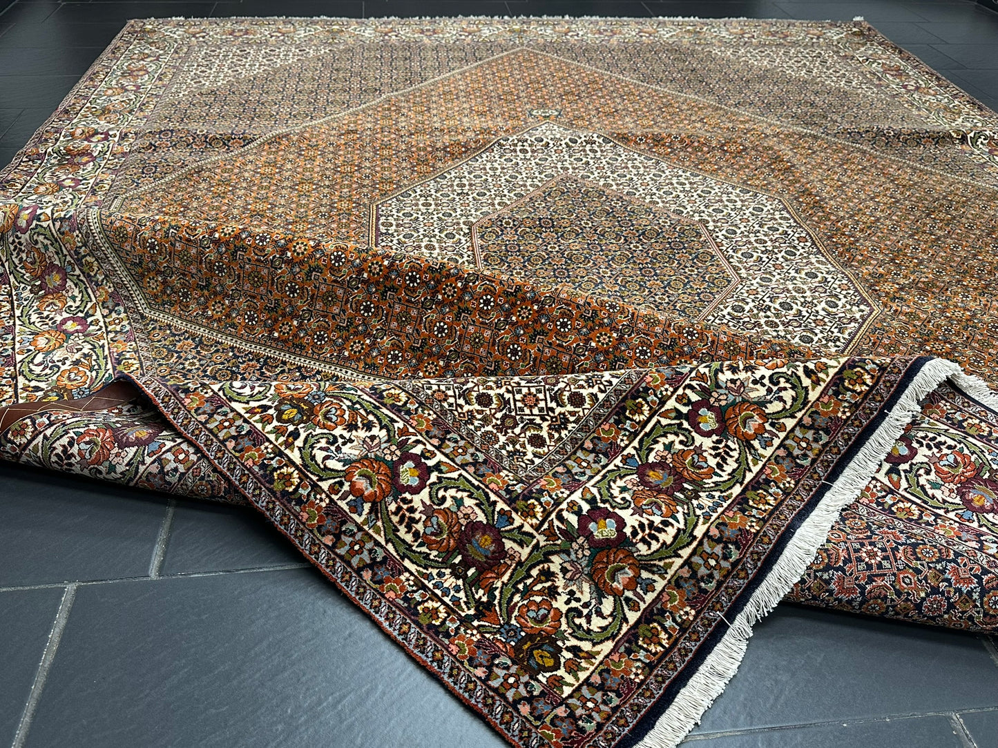 Orientteppich handgeknüpft 390x294 cm Bidjar Korkwolle