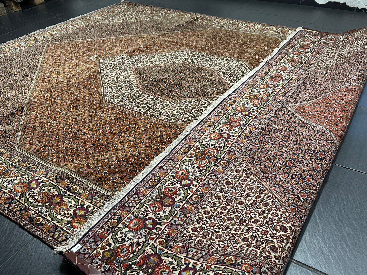 Orientteppich handgeknüpft 390x294 cm Bidjar Korkwolle