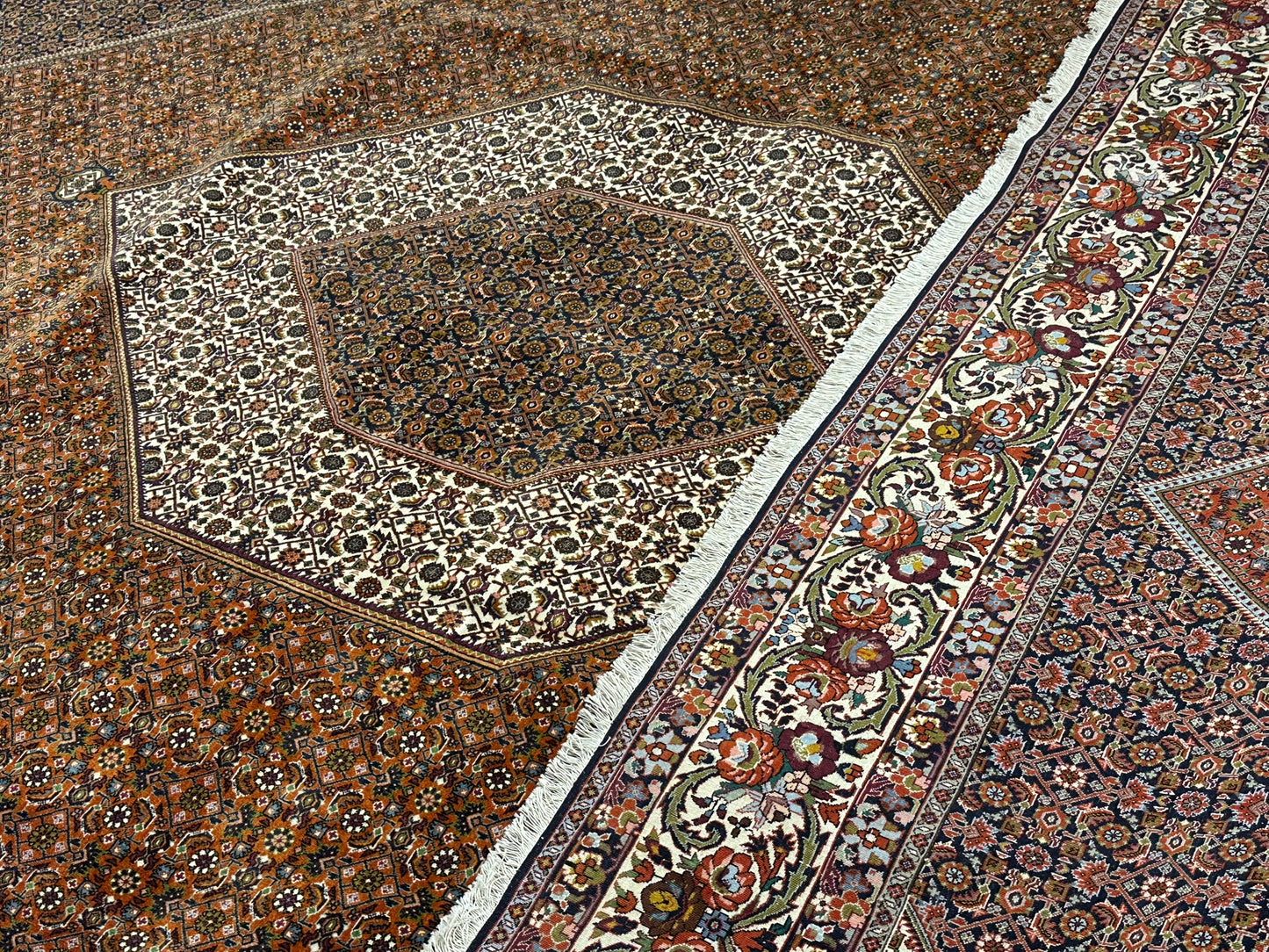 Orientteppich handgeknüpft 390x294 cm Bidjar Korkwolle