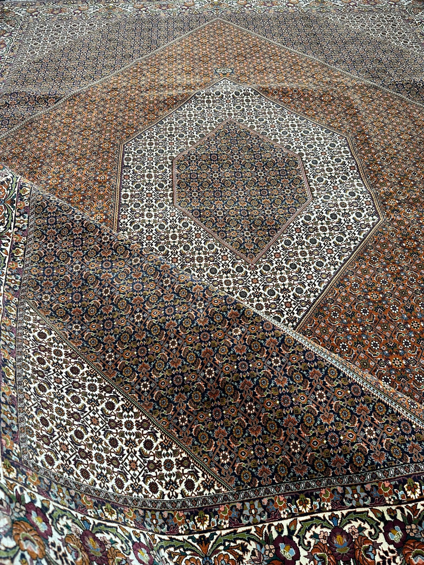 Orientteppich handgeknüpft 390x294 cm Bidjar Korkwolle