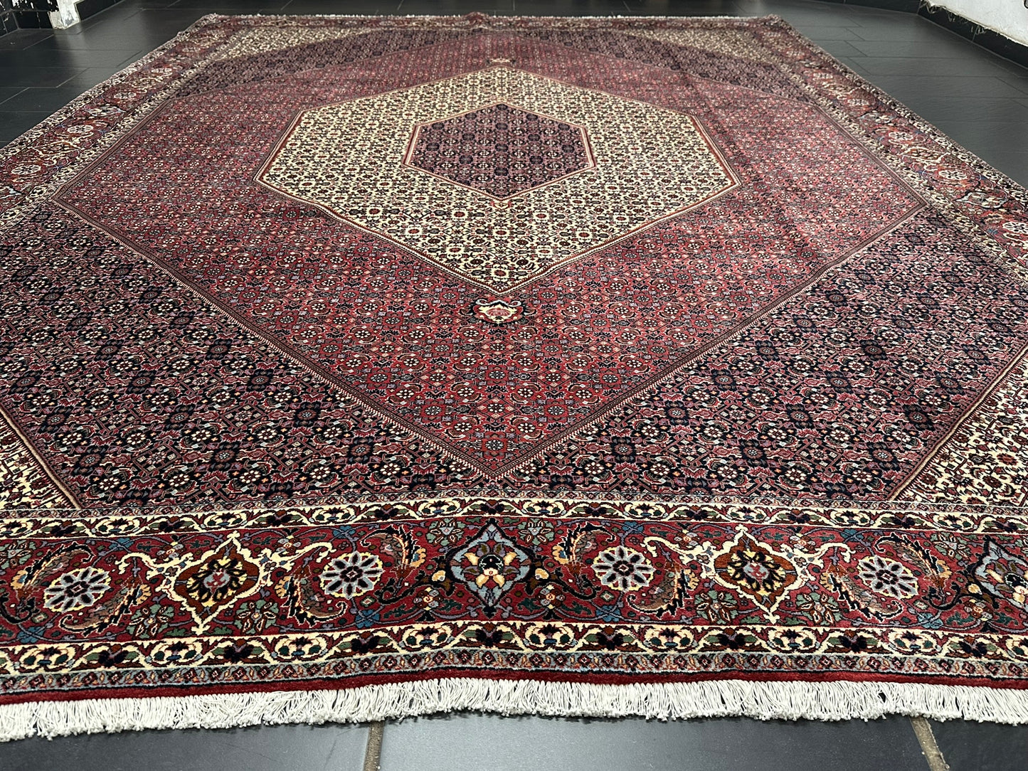 Orientteppich handgeknüpft 387x300 cm Bidjar Korkwolle