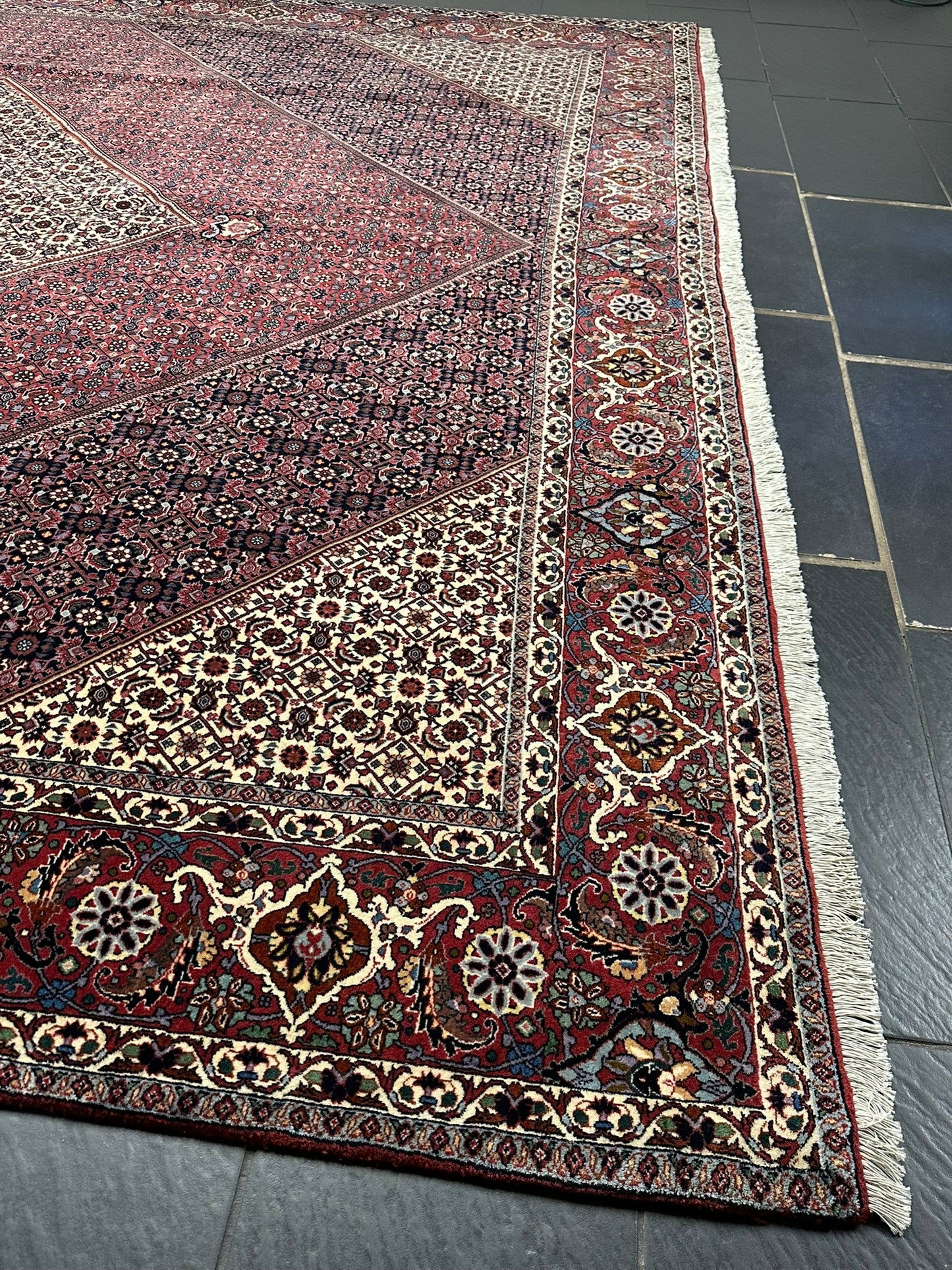 Orientteppich handgeknüpft 387x300 cm Bidjar Korkwolle