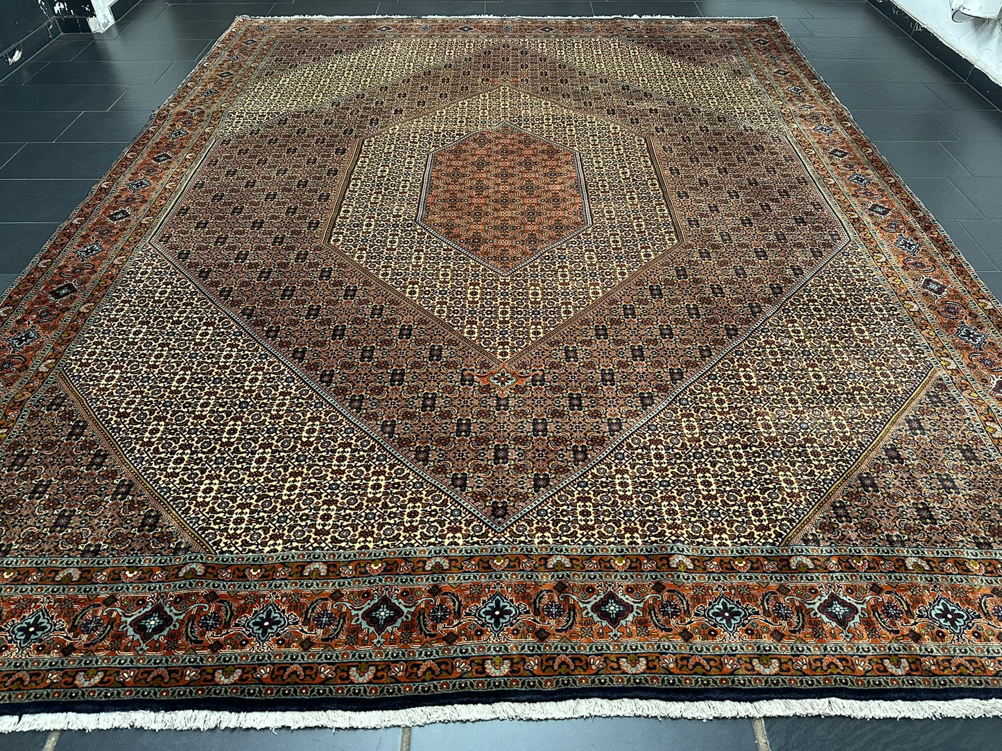Orientteppich handgeknüpft 383x297 cm Bidjar Korkwolle