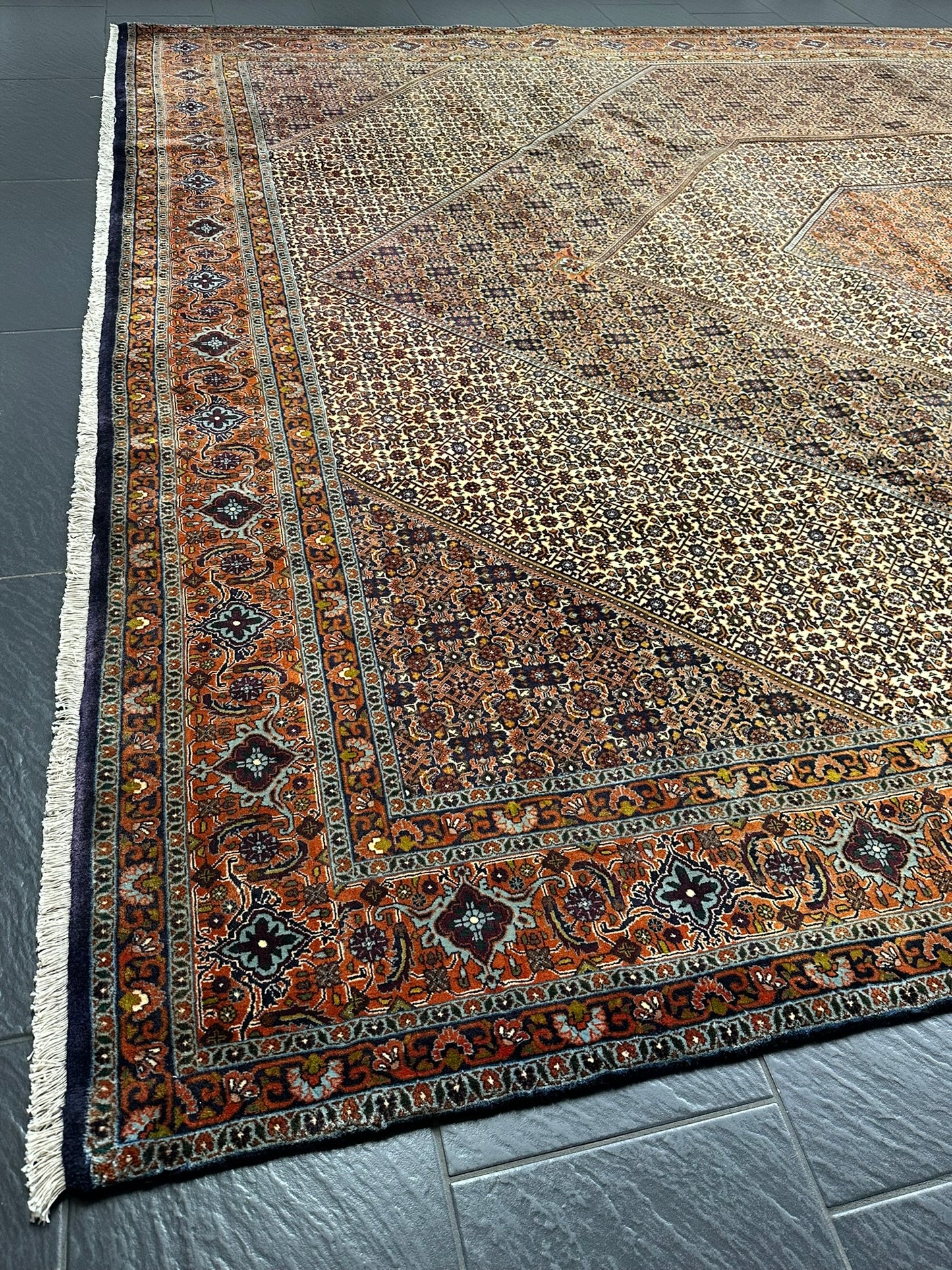 Orientteppich handgeknüpft 383x297 cm Bidjar Korkwolle