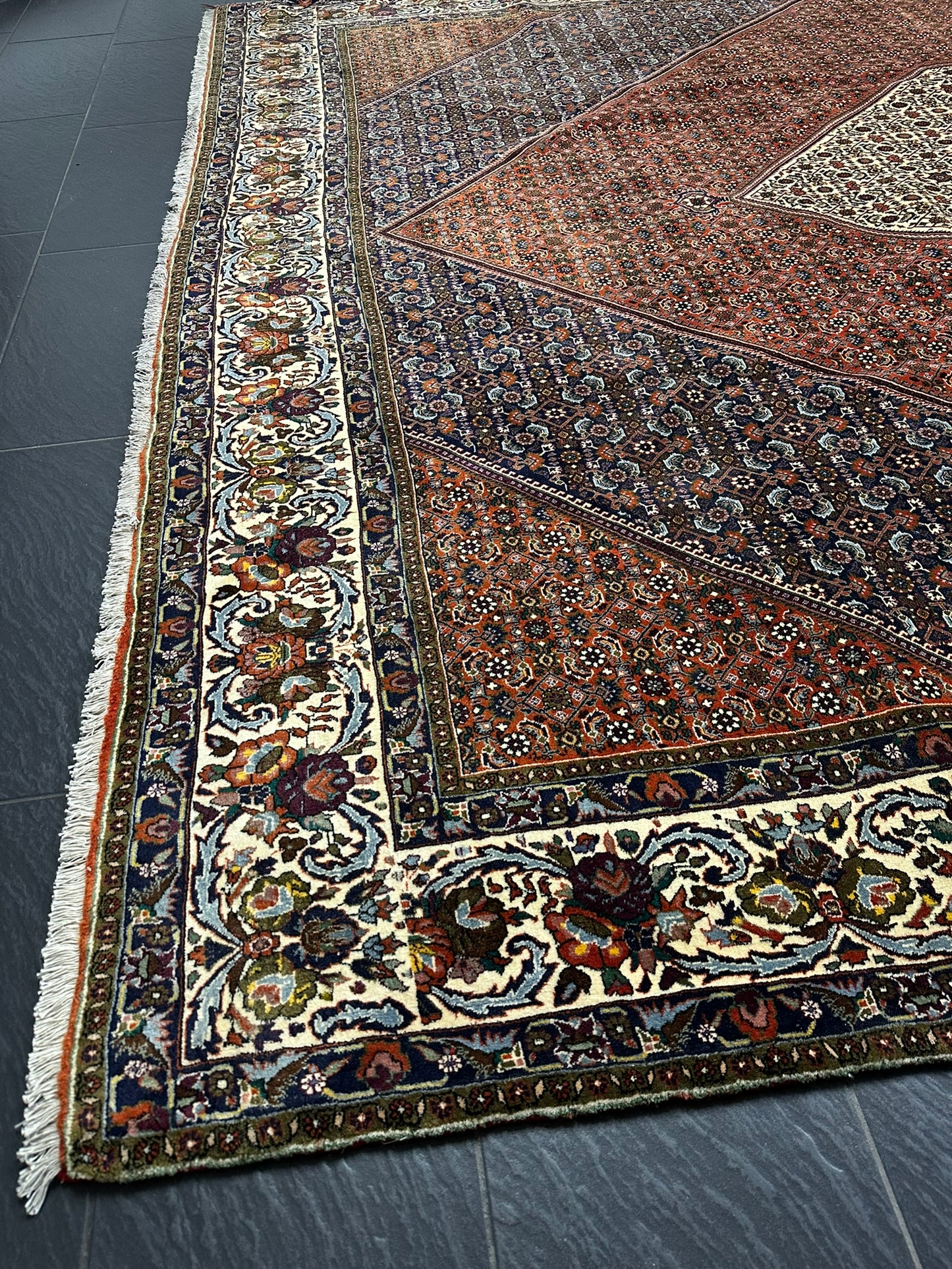 Orientteppich handgeknüpft 390x305 cm Bidjar Korkwolle