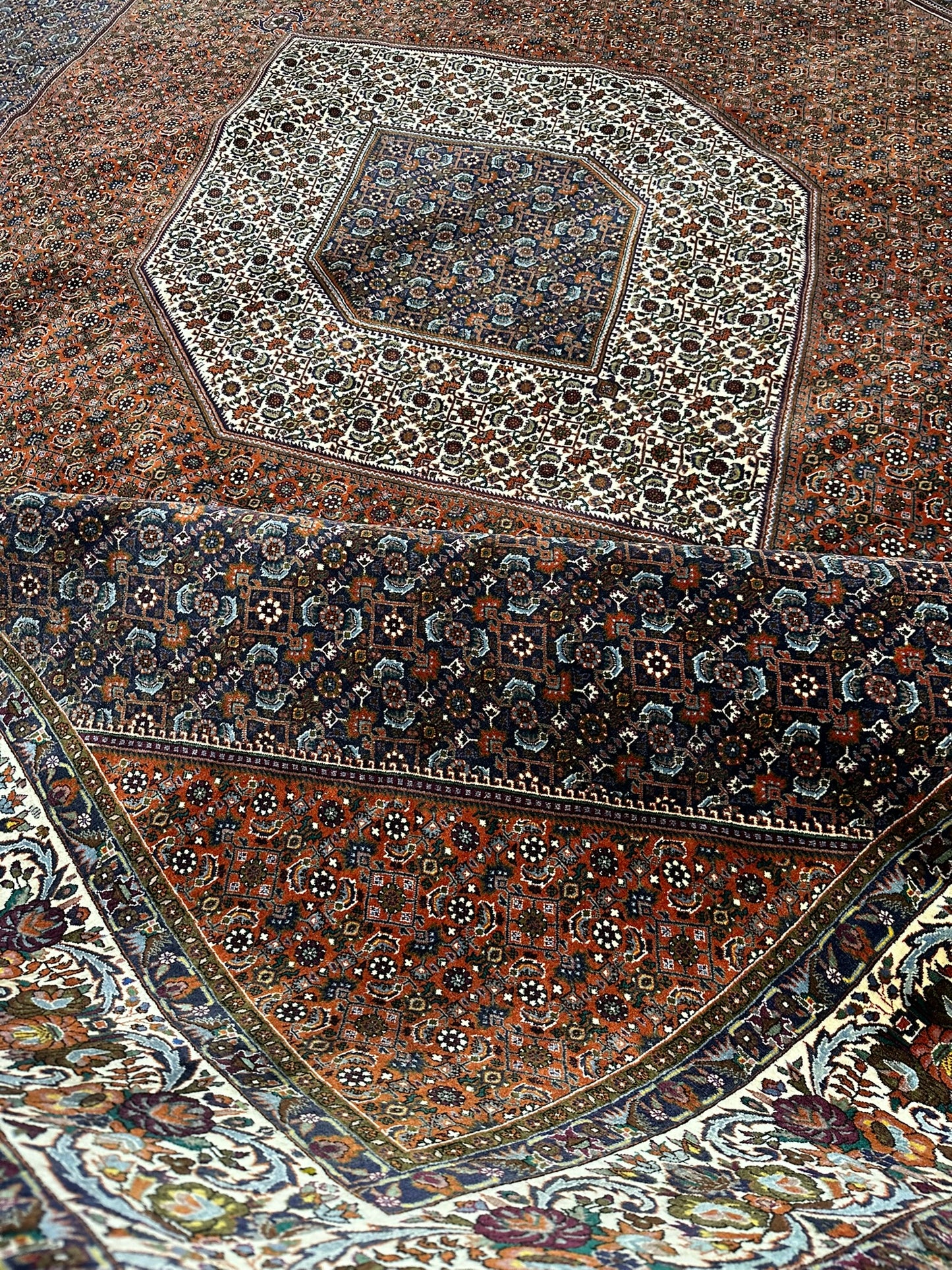 Orientteppich handgeknüpft 390x305 cm Bidjar Korkwolle