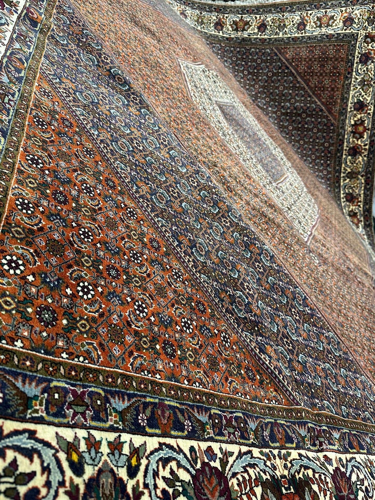 Orientteppich handgeknüpft 390x305 cm Bidjar Korkwolle