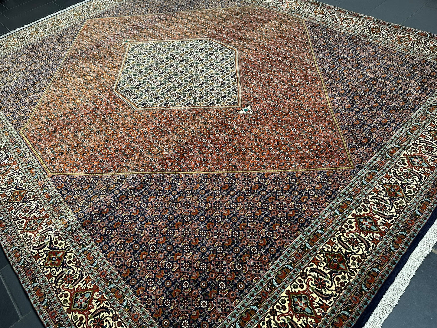 Orientteppich handgeknüpft 397x308 cm Bidjar Korkwolle