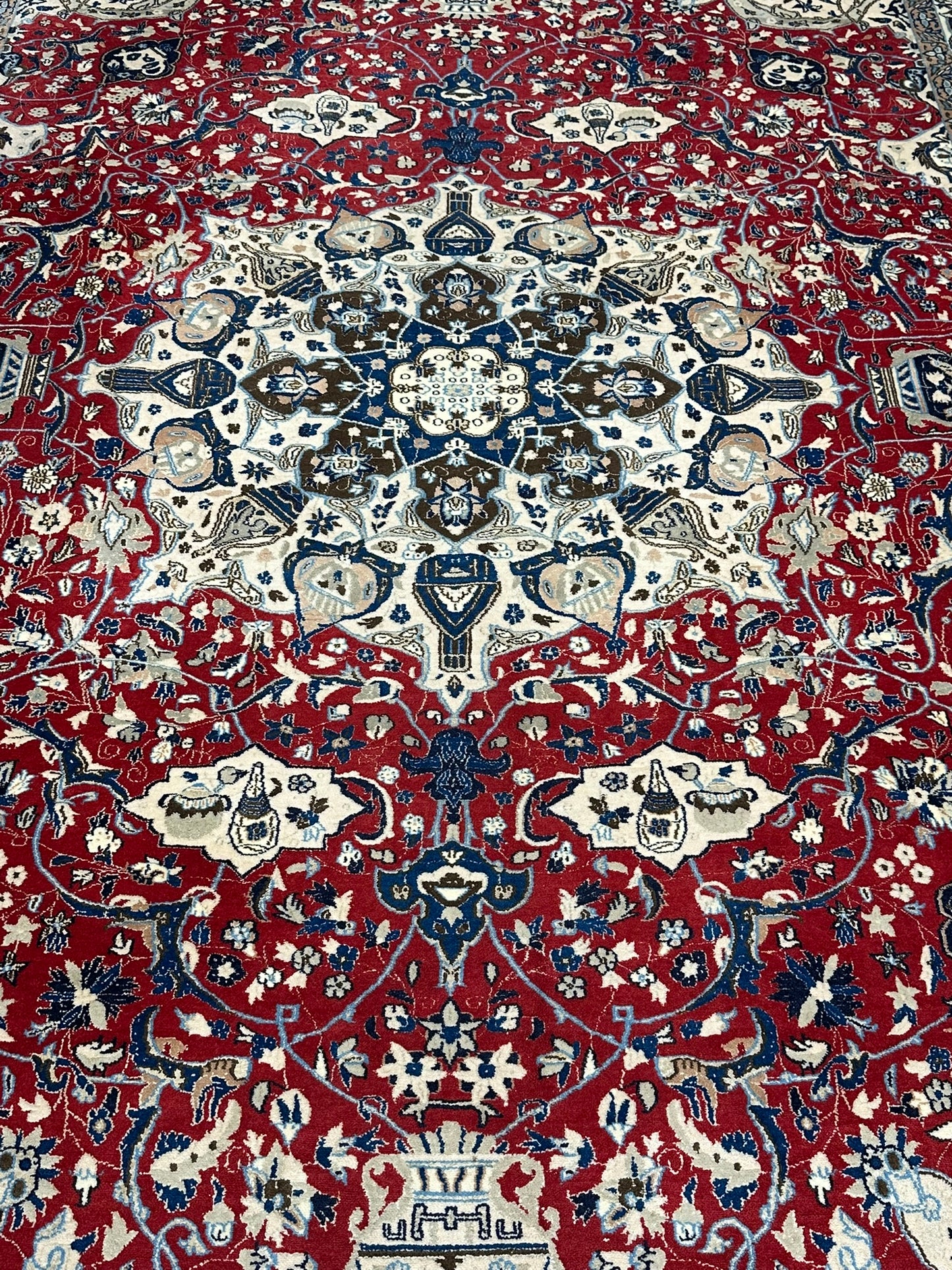 Orientteppich handgeknüpft Nain mit Seide 355x225 cm
