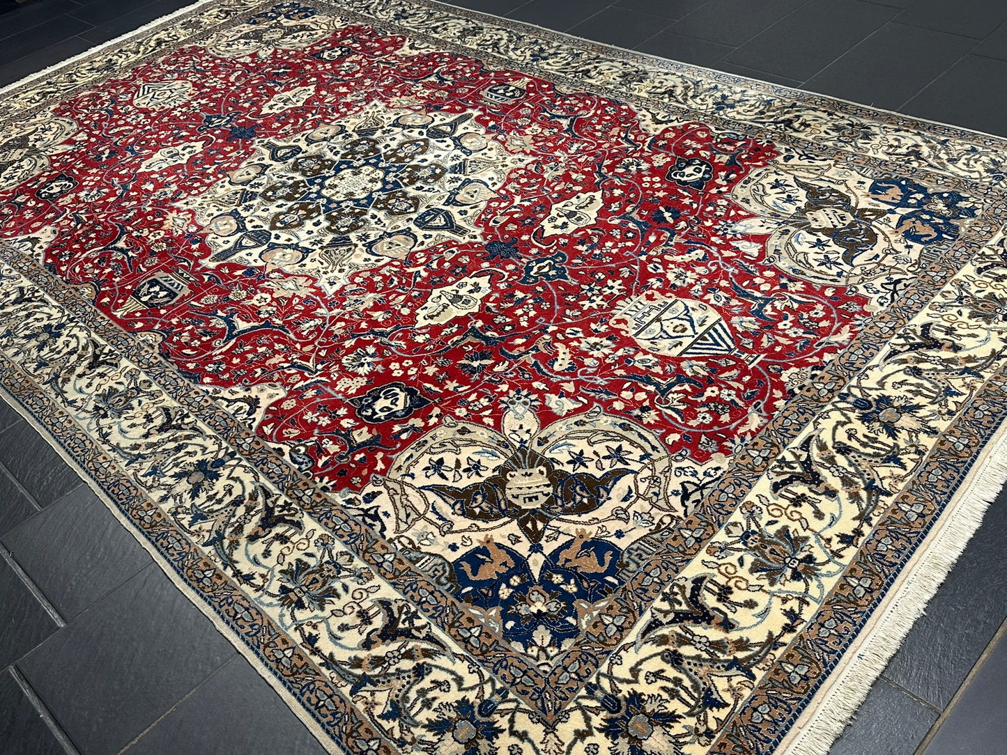 Orientteppich handgeknüpft Nain mit Seide 355x225 cm