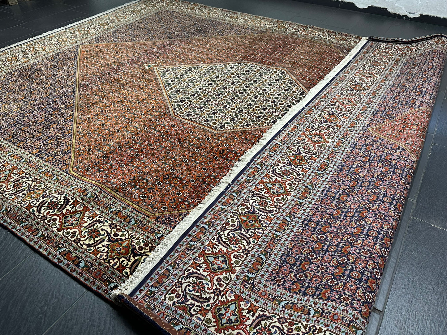 Orientteppich handgeknüpft 397x308 cm Bidjar Korkwolle