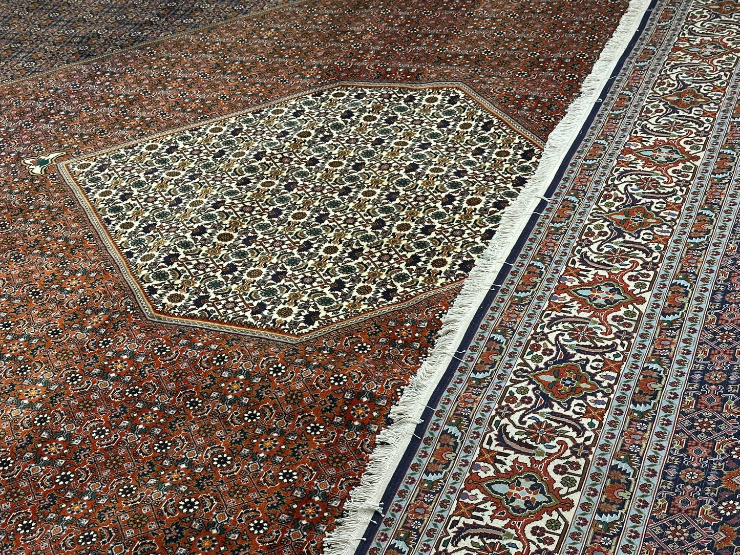Orientteppich handgeknüpft 397x308 cm Bidjar Korkwolle