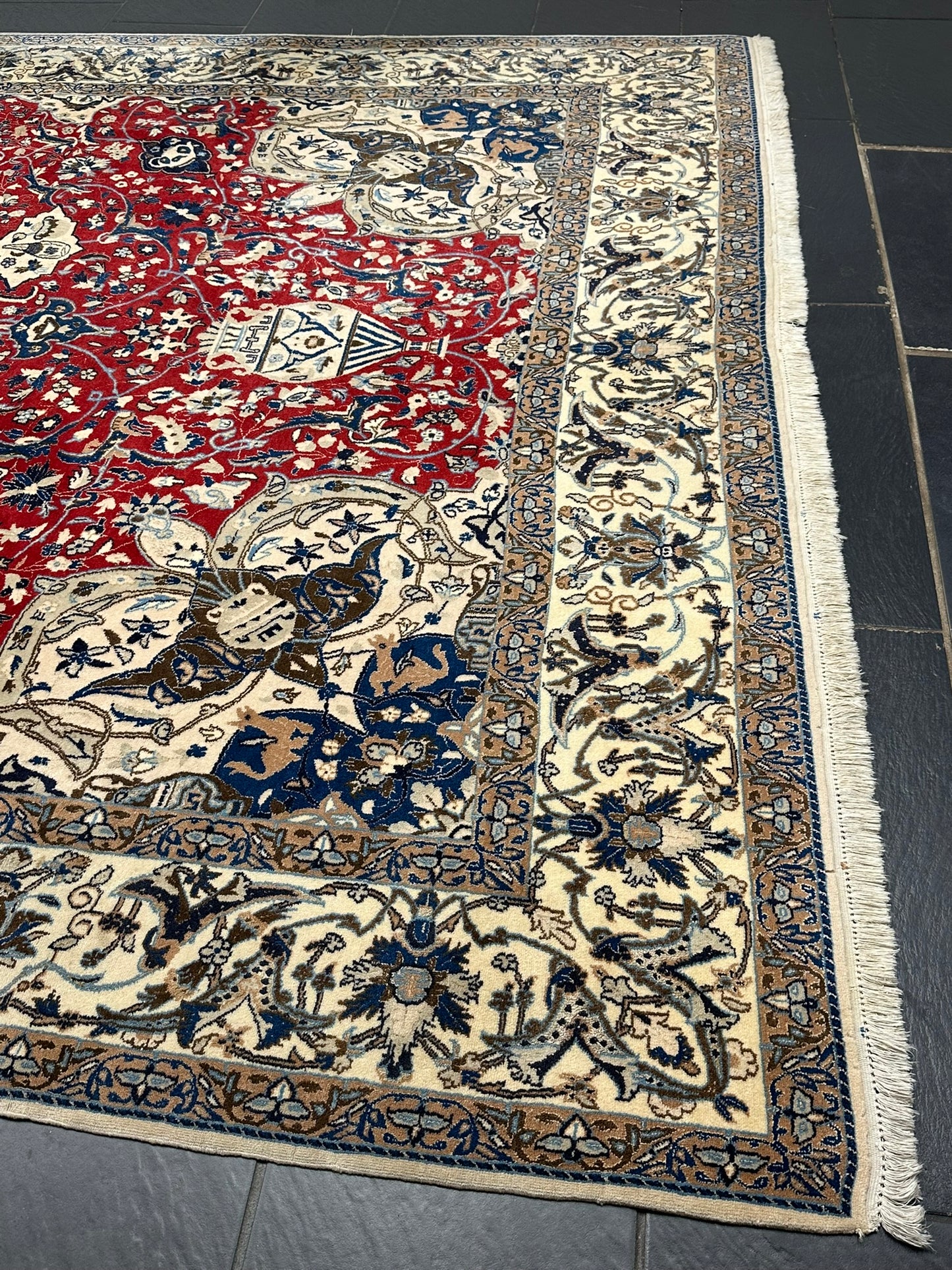 Orientteppich handgeknüpft Nain mit Seide 355x225 cm
