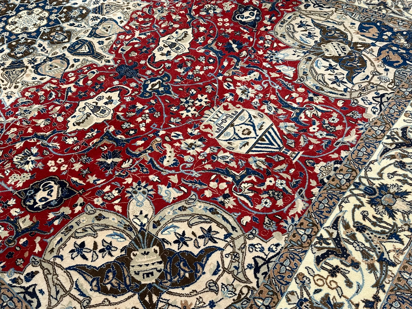 Orientteppich handgeknüpft Nain mit Seide 355x225 cm