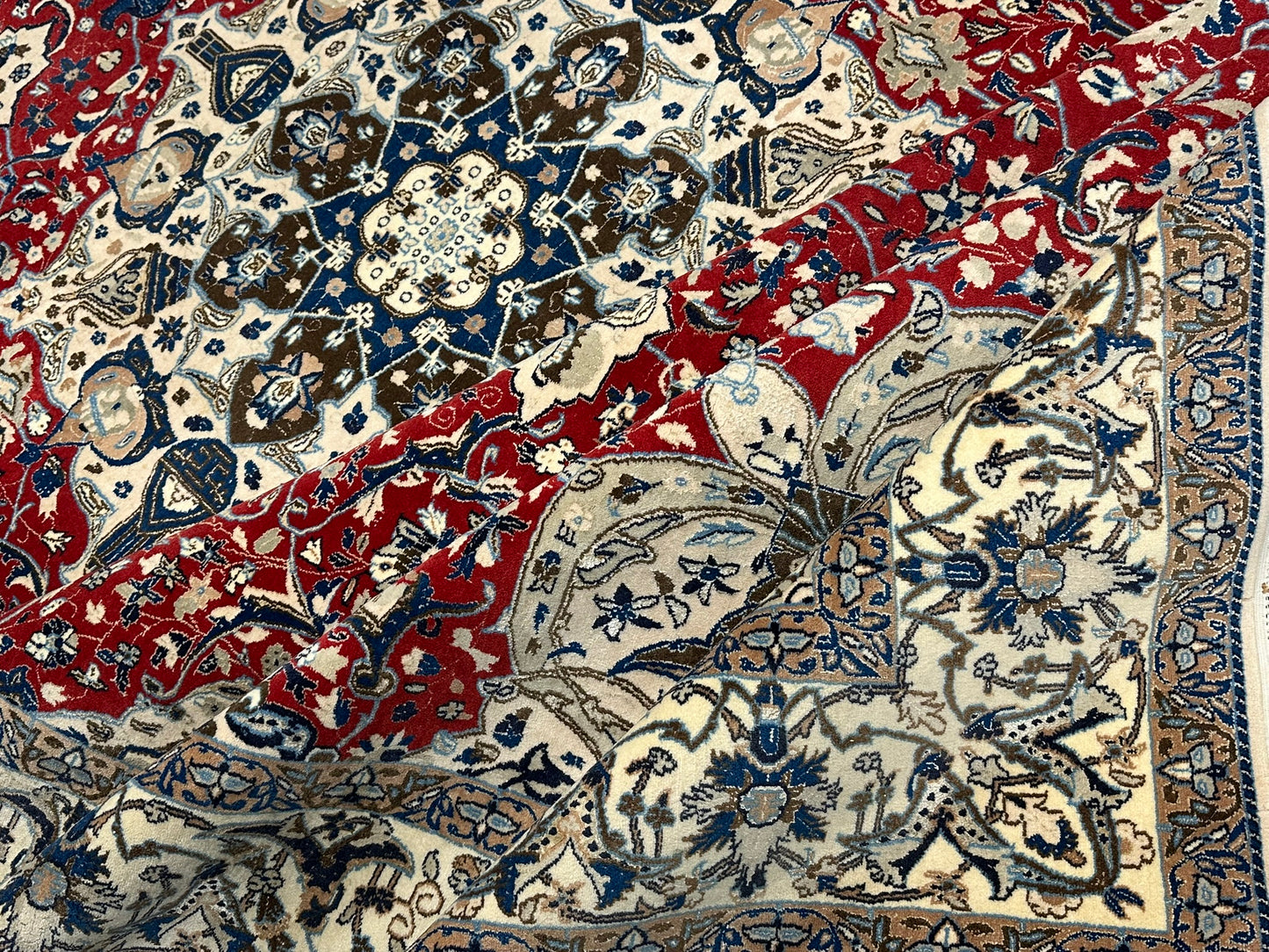 Orientteppich handgeknüpft Nain mit Seide 355x225 cm