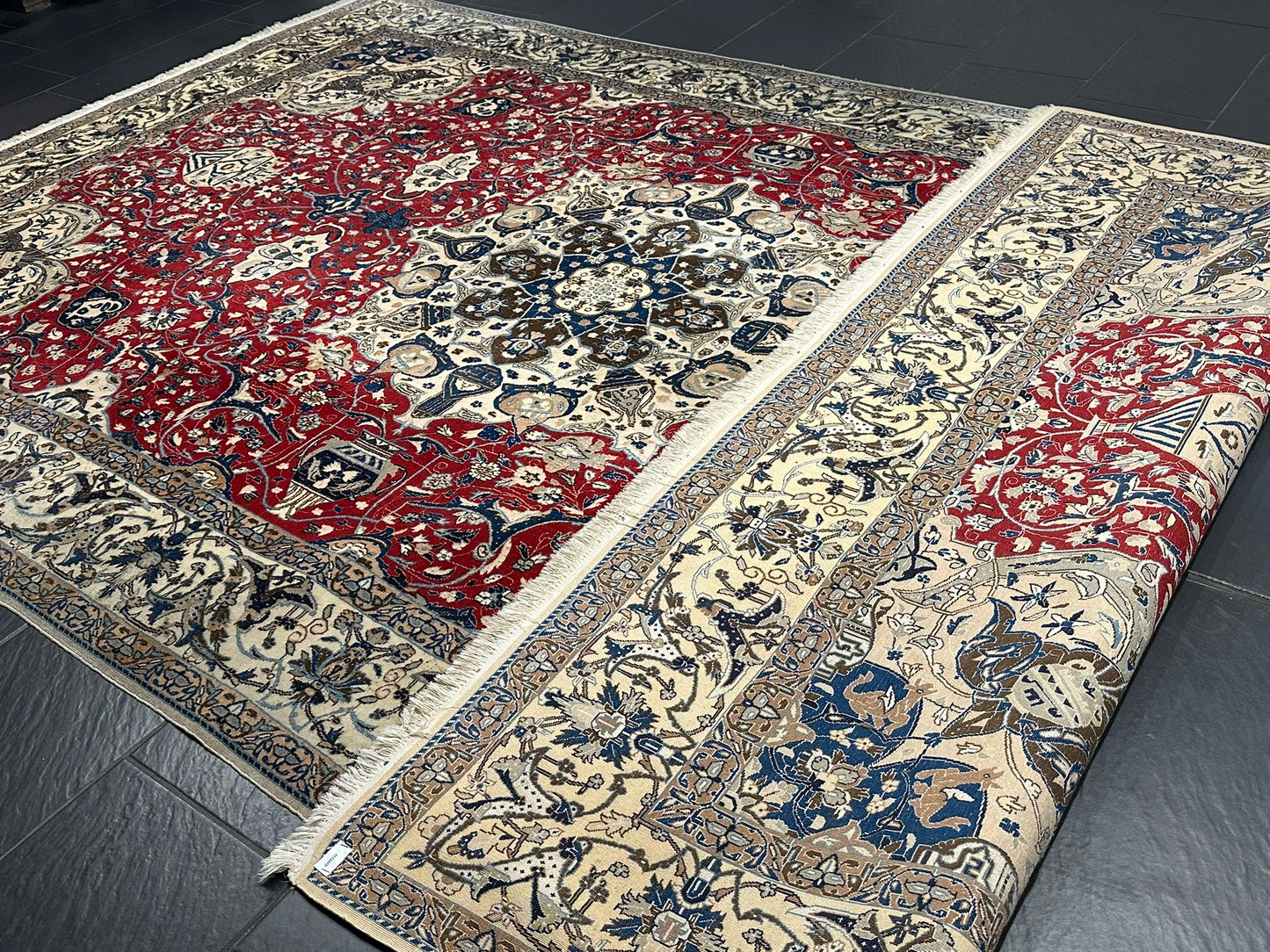 Orientteppich handgeknüpft Nain mit Seide 355x225 cm