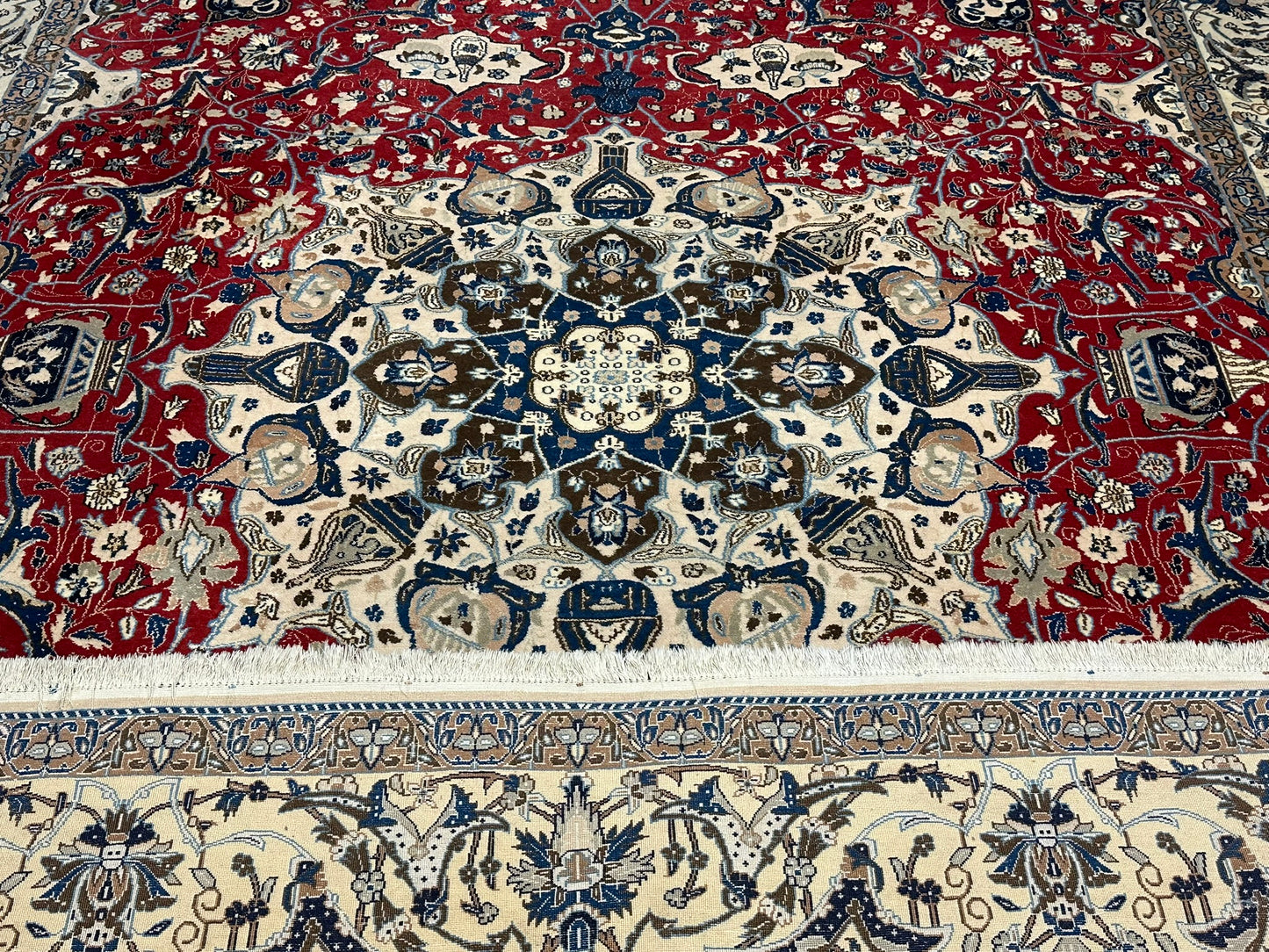 Orientteppich handgeknüpft Nain mit Seide 355x225 cm