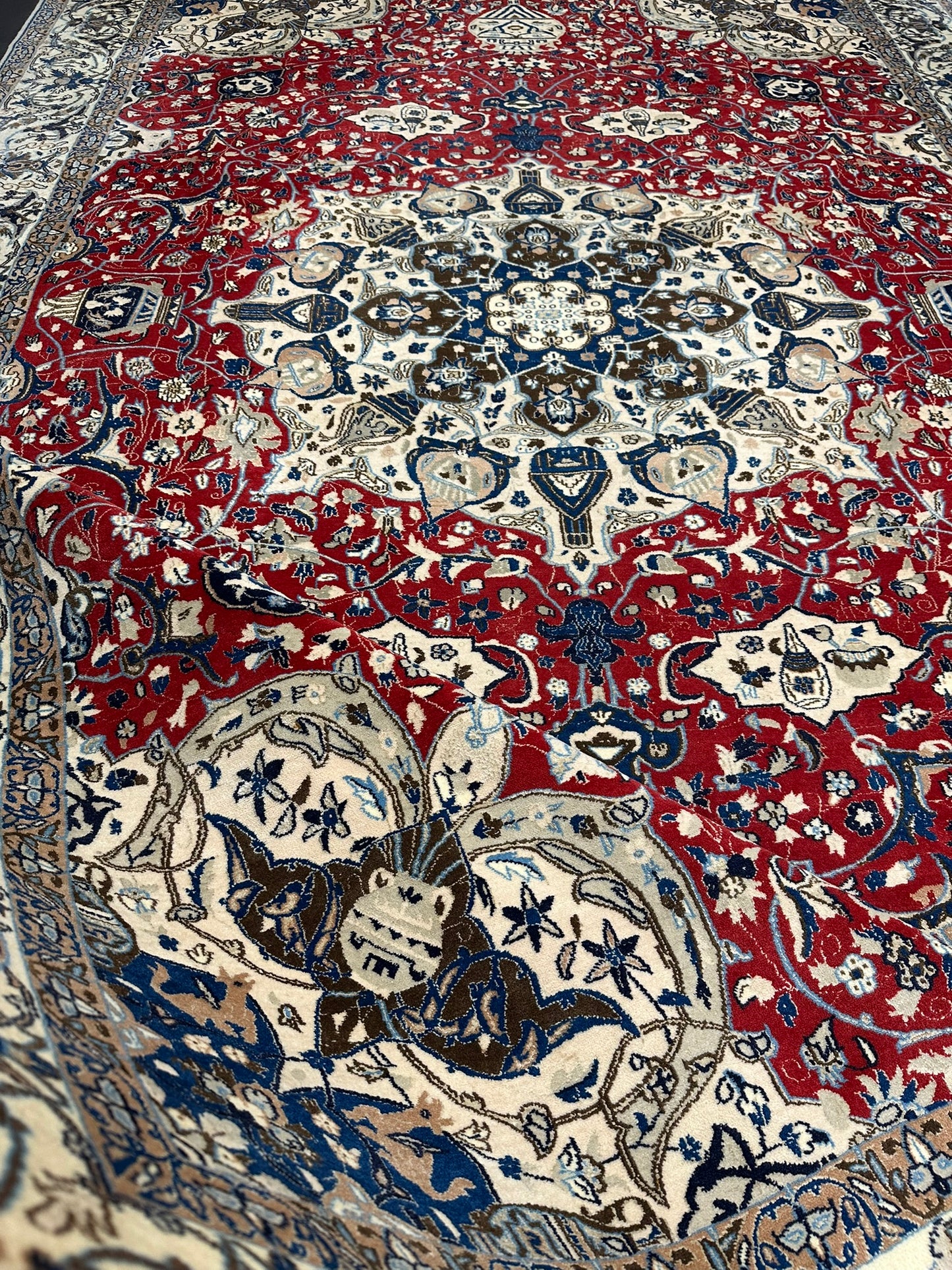 Orientteppich handgeknüpft Nain mit Seide 355x225 cm